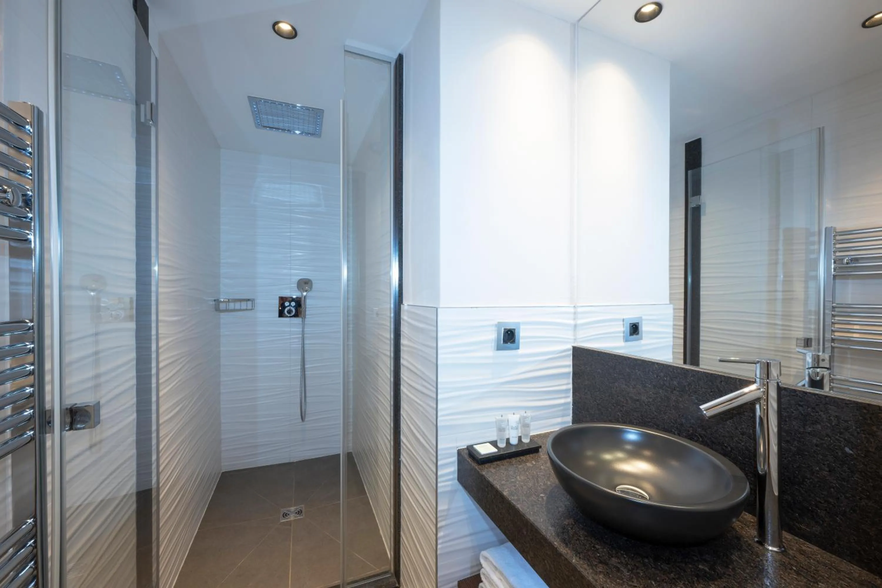 Shower in MGM Hôtels & Résidences - Résidence Anitea