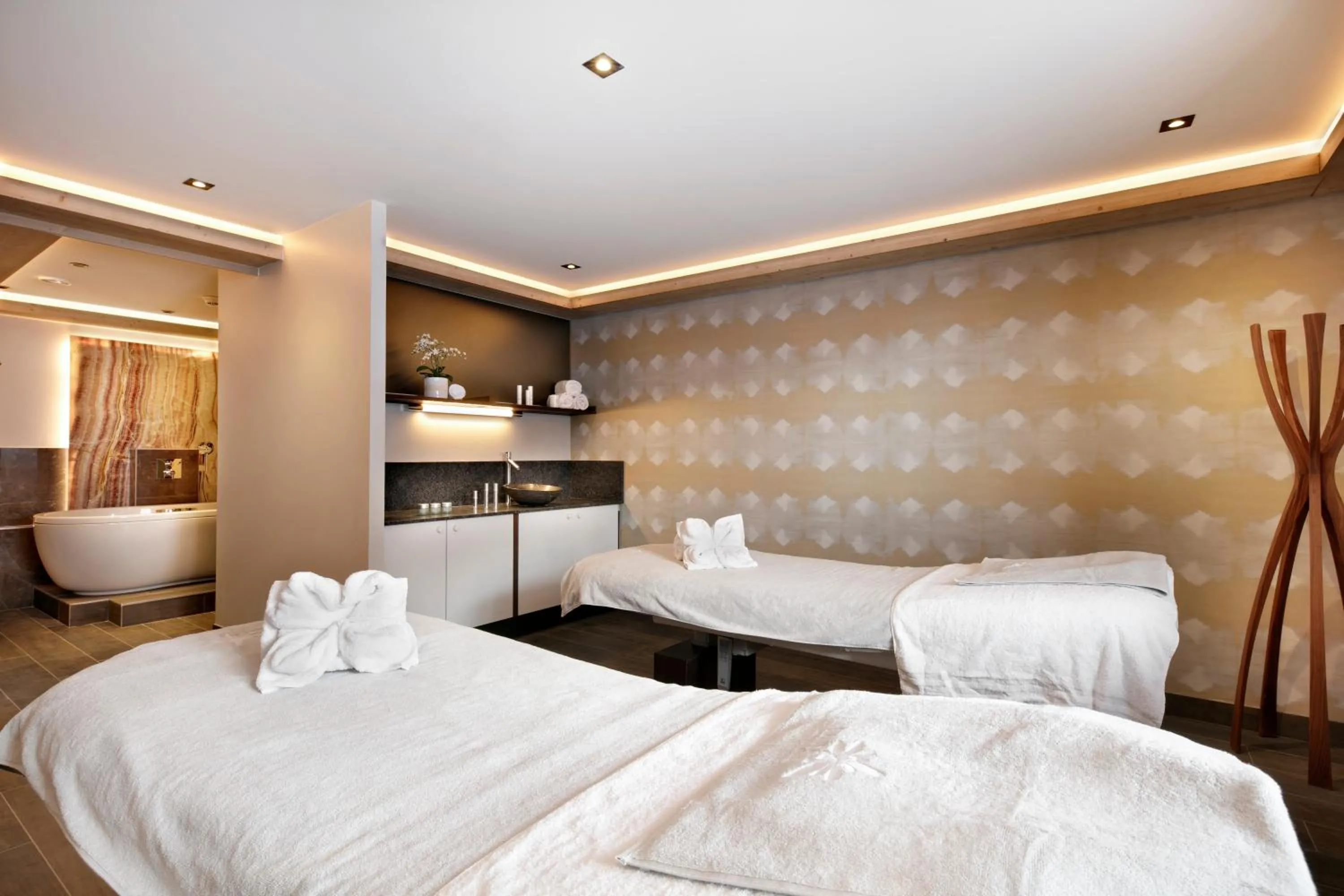 Massage, Bed in MGM Hôtels & Résidences - Résidence Anitea