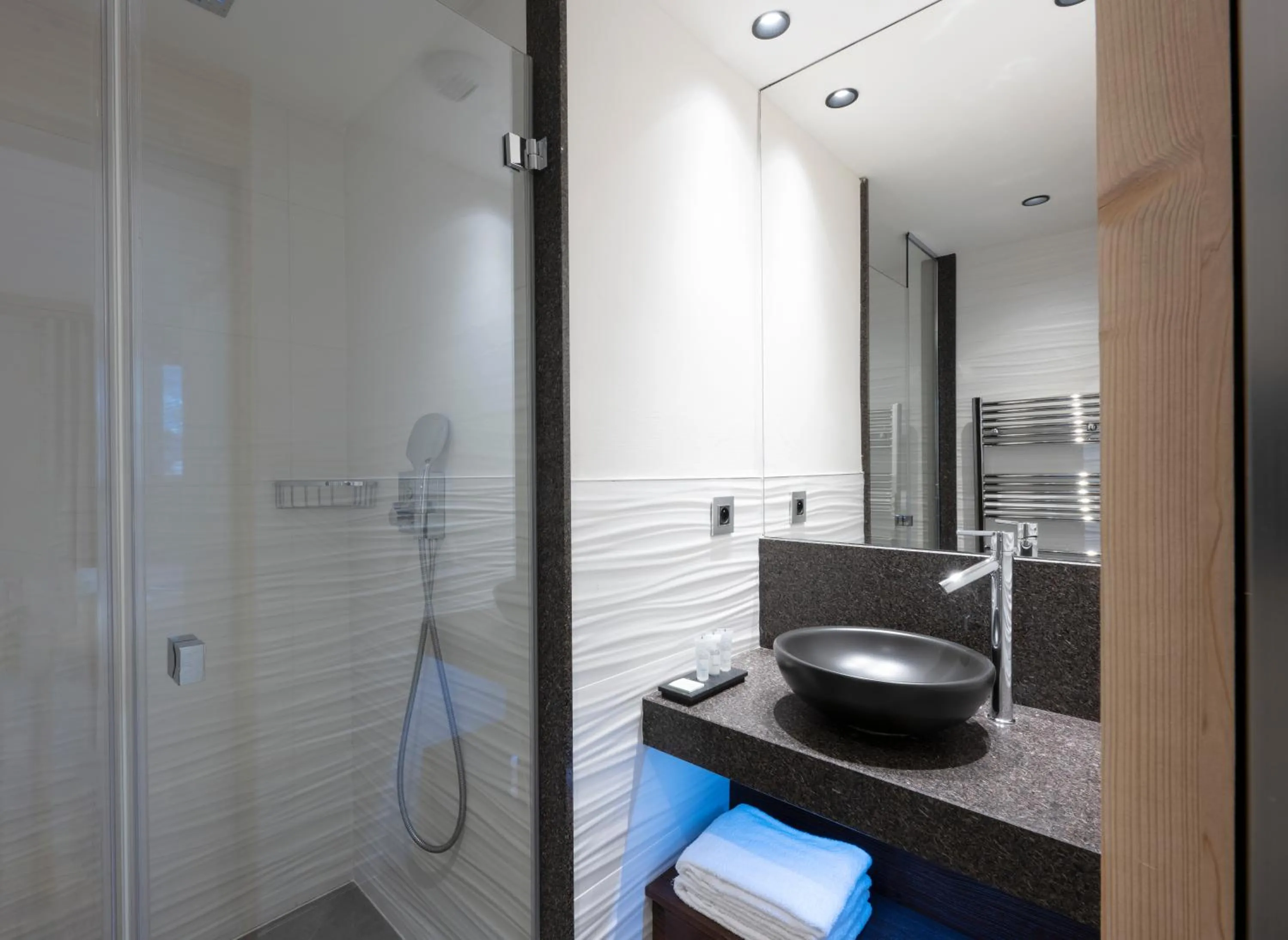 Shower in MGM Hôtels & Résidences - Résidence Anitea