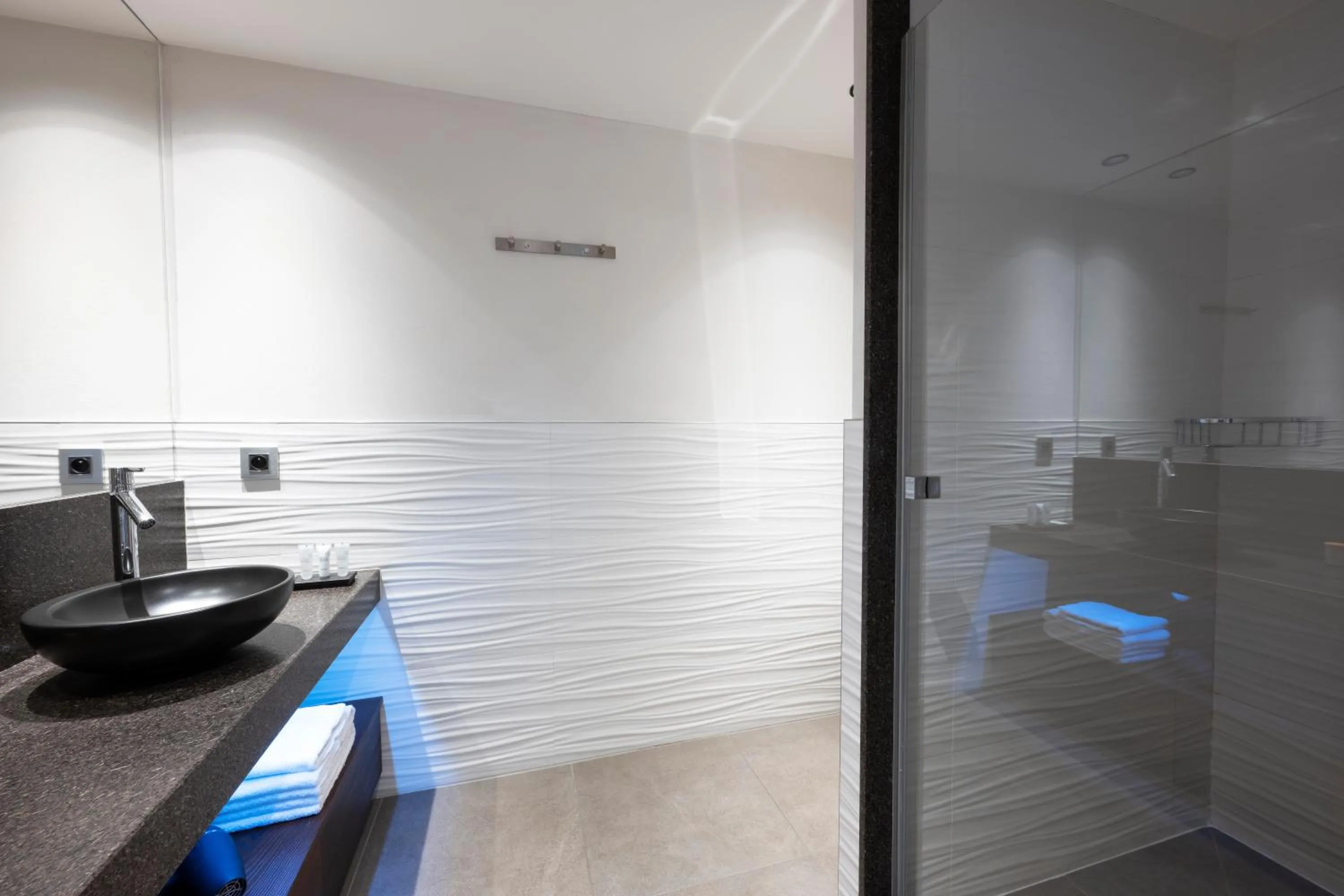 Shower in MGM Hôtels & Résidences - Résidence Anitea