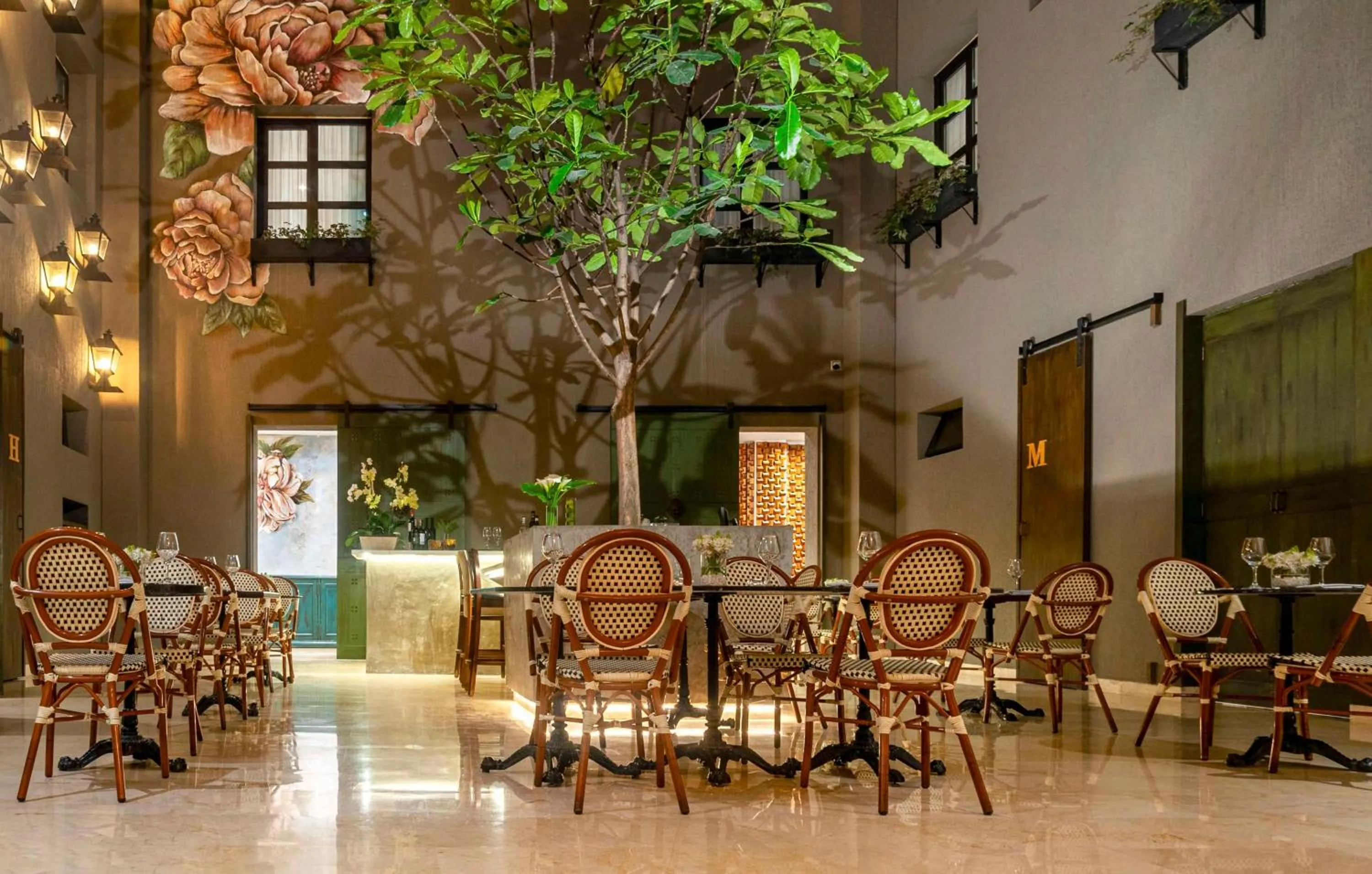 Restaurant/places to eat in NH Boulevard del Río Cali