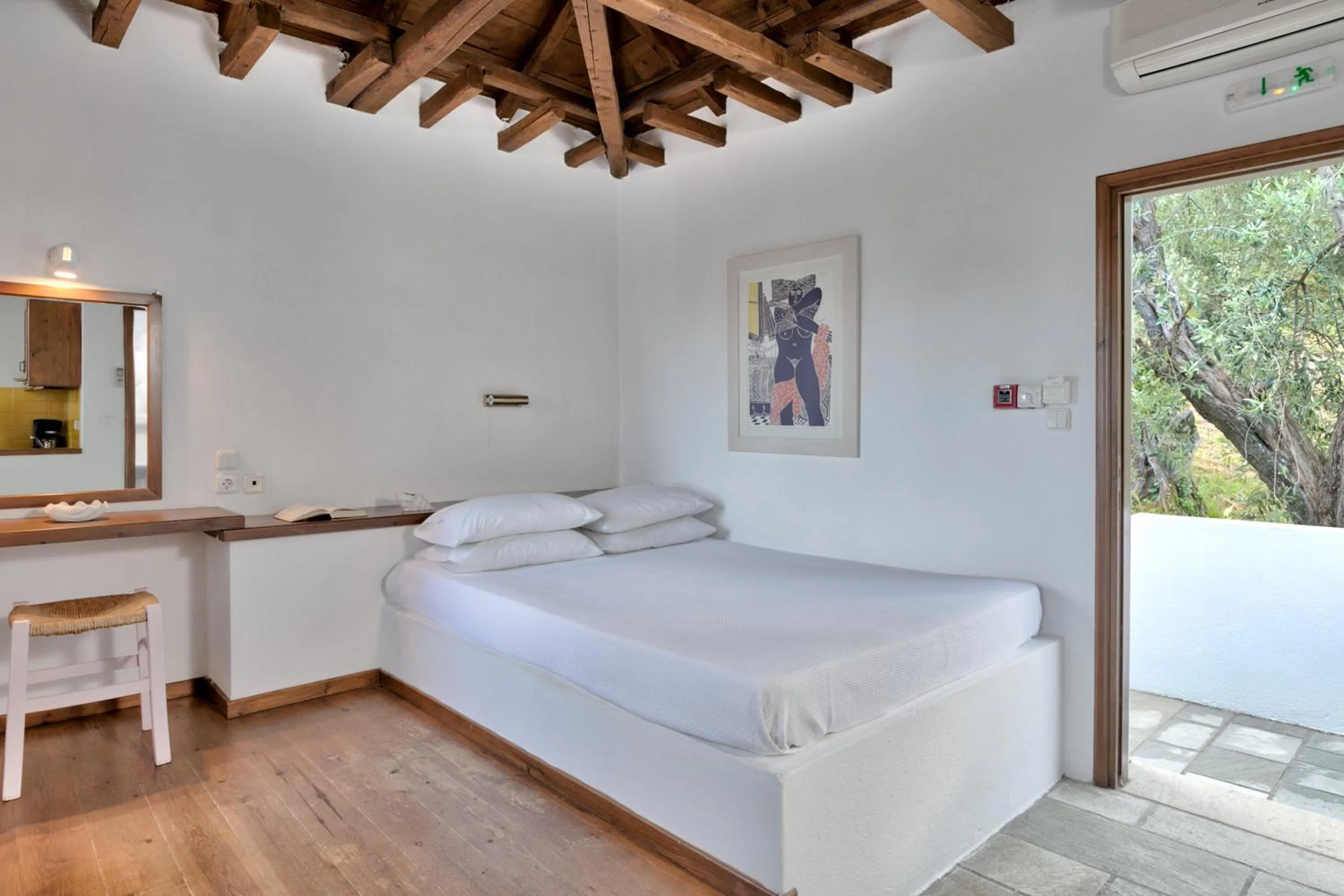 Bed in Aeolos Hotel & Villas - Pelion