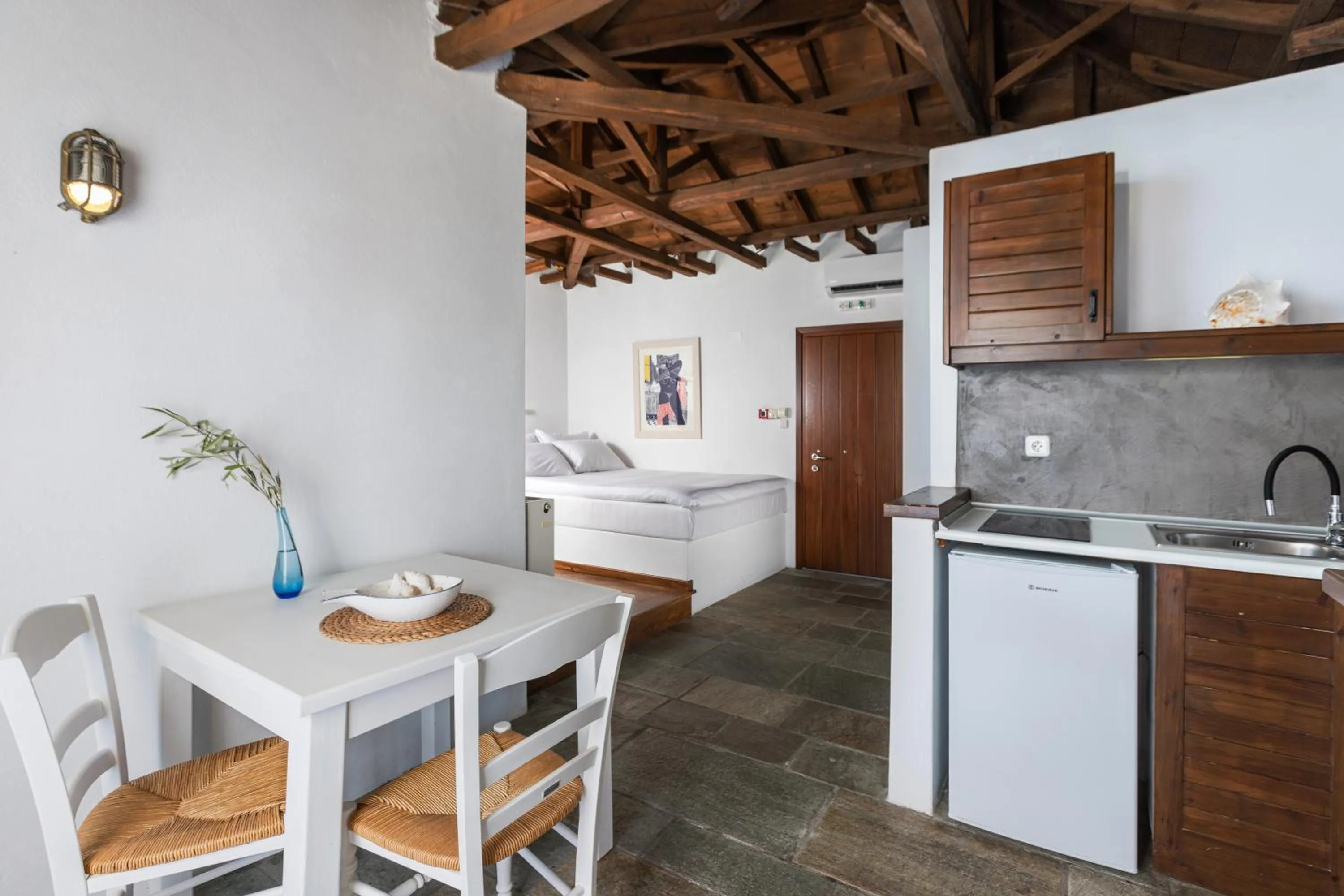 Kitchen or kitchenette in Aeolos Hotel & Villas - Pelion
