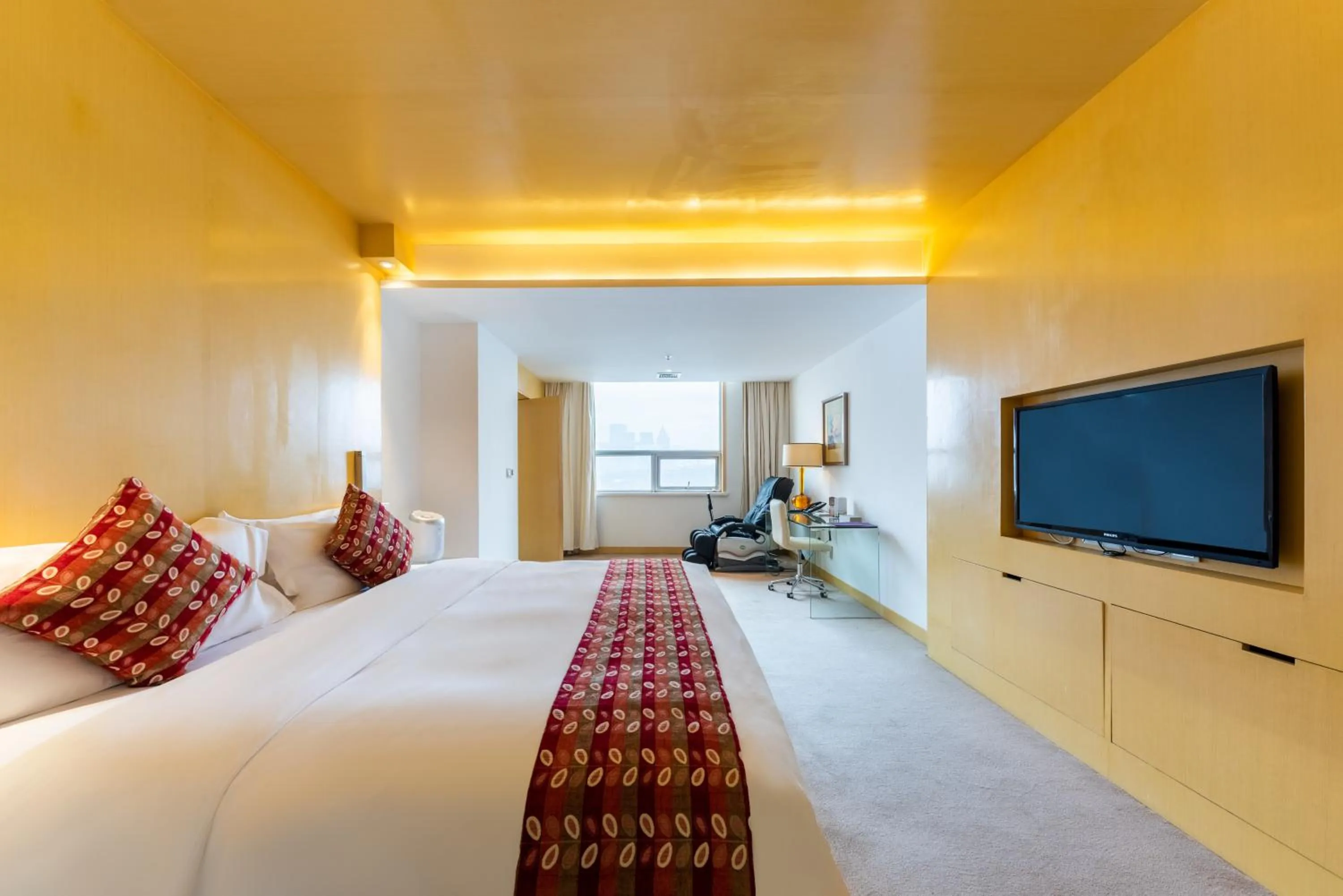 Photo of the whole room in Grand Mercure Hotel Hualing