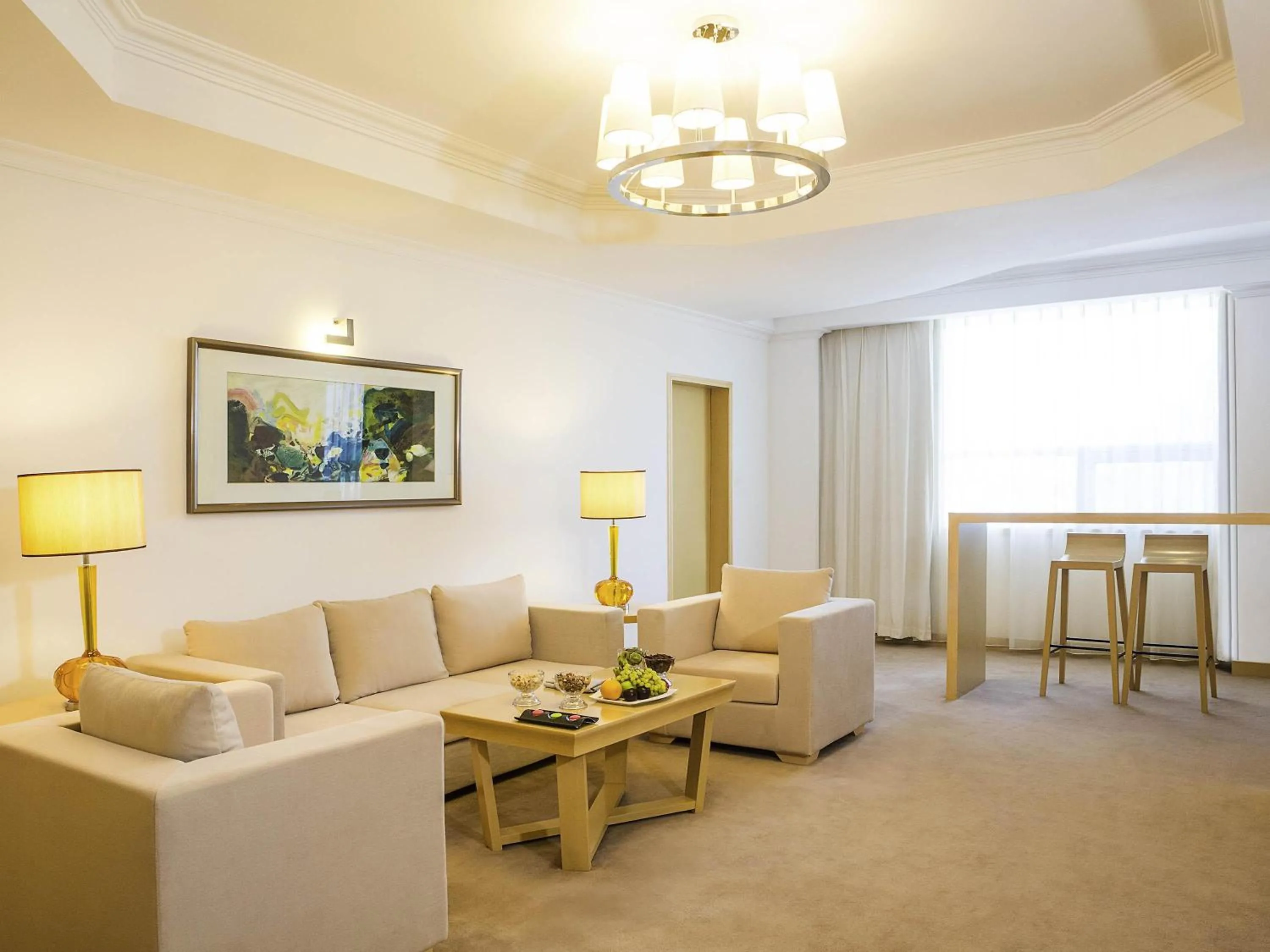 Bedroom in Grand Mercure Hotel Hualing