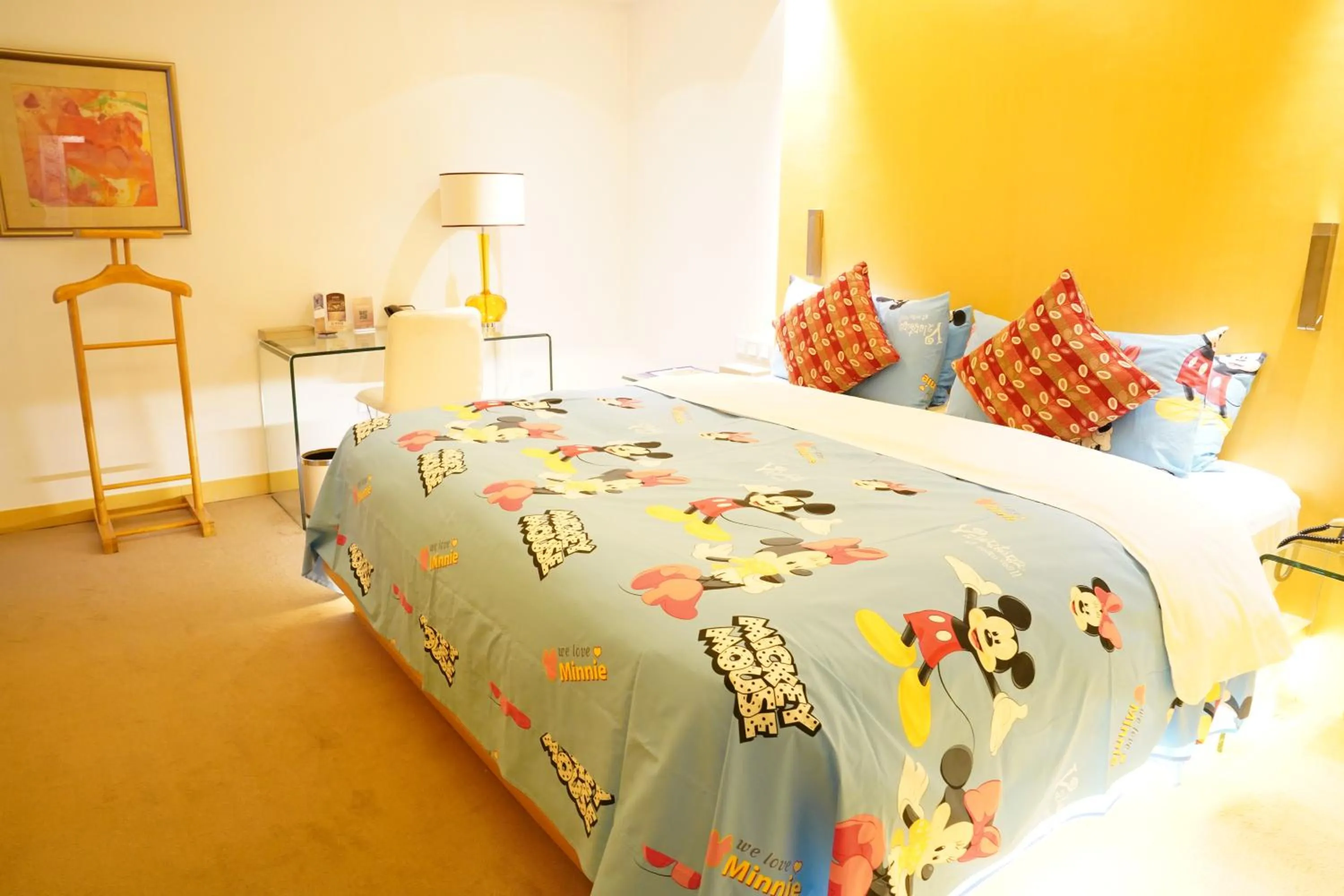 Bed in Grand Mercure Hotel Hualing