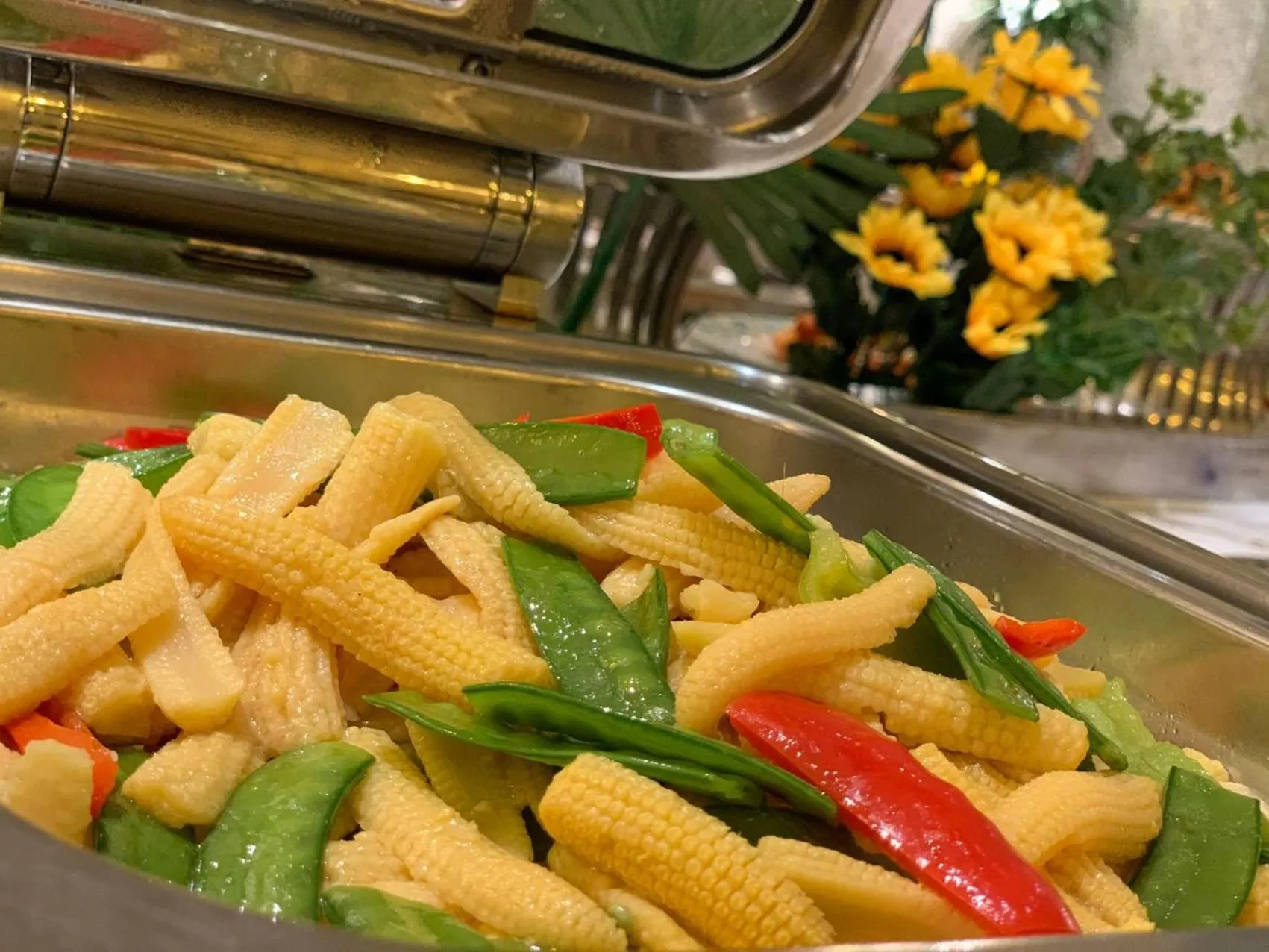 Restaurant/places to eat in Grand Mercure Hotel Hualing