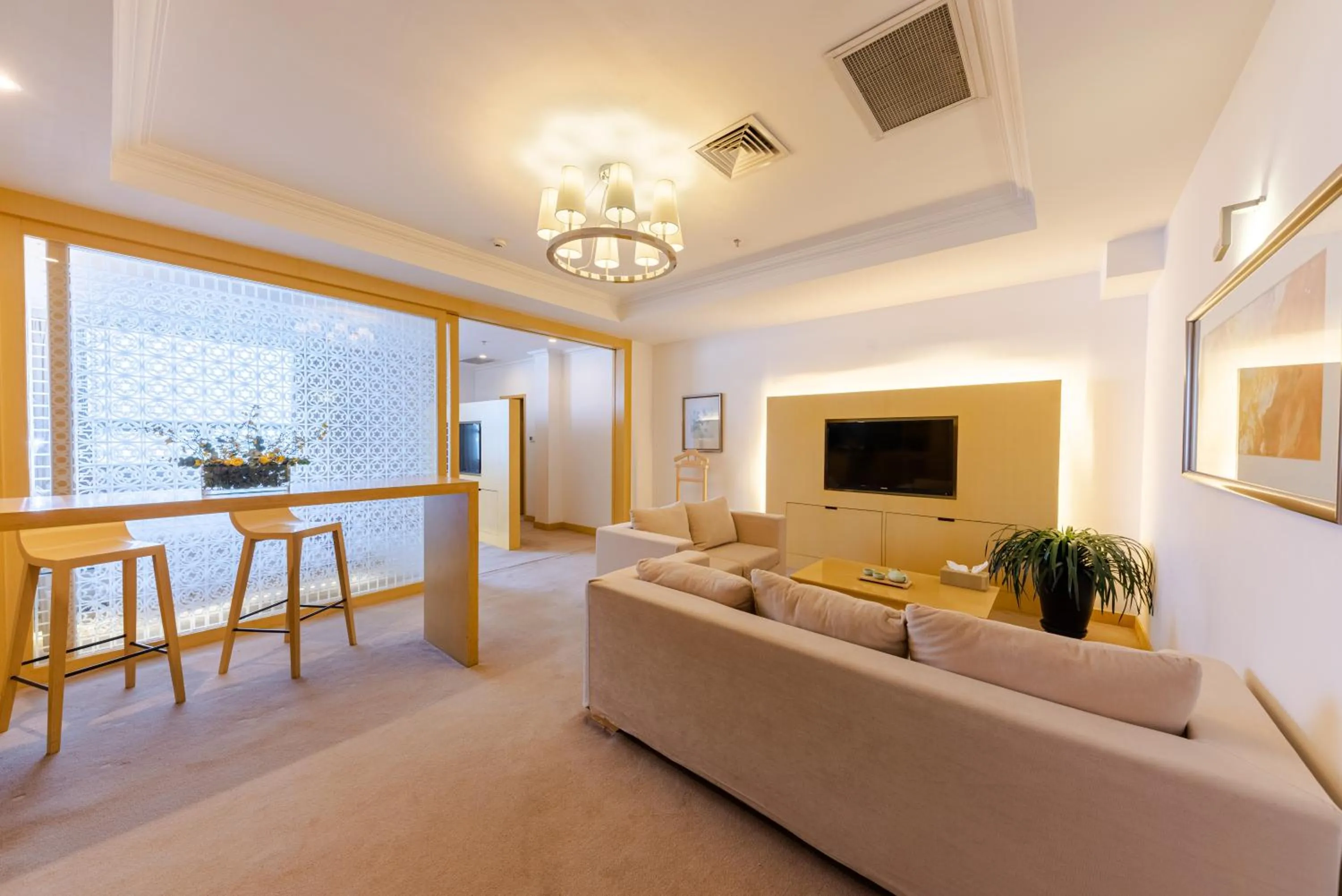 TV and multimedia in Grand Mercure Hotel Hualing