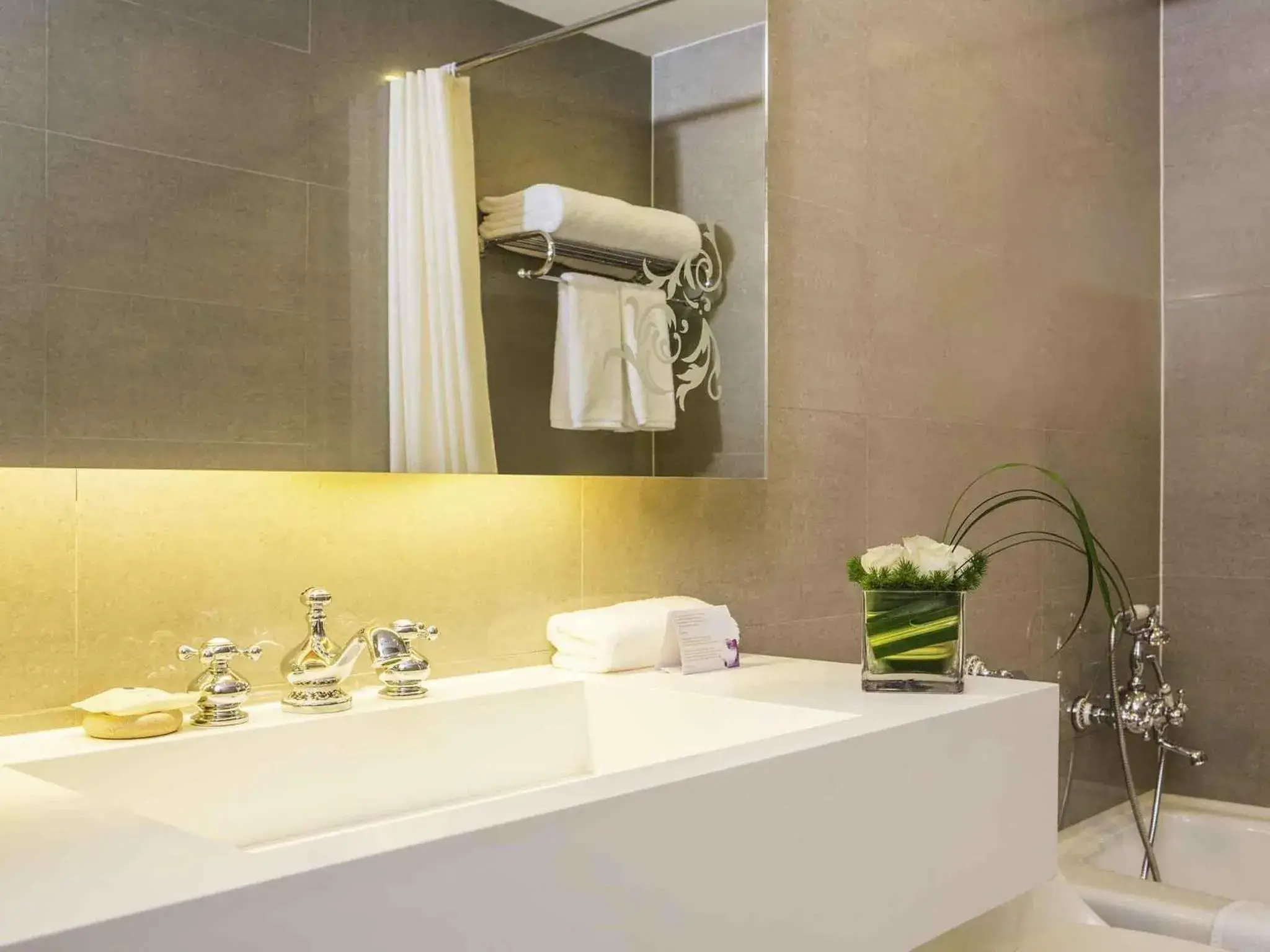 Bedroom in Grand Mercure Hotel Hualing Bedroom in Grand Mercure Hotel Hualing