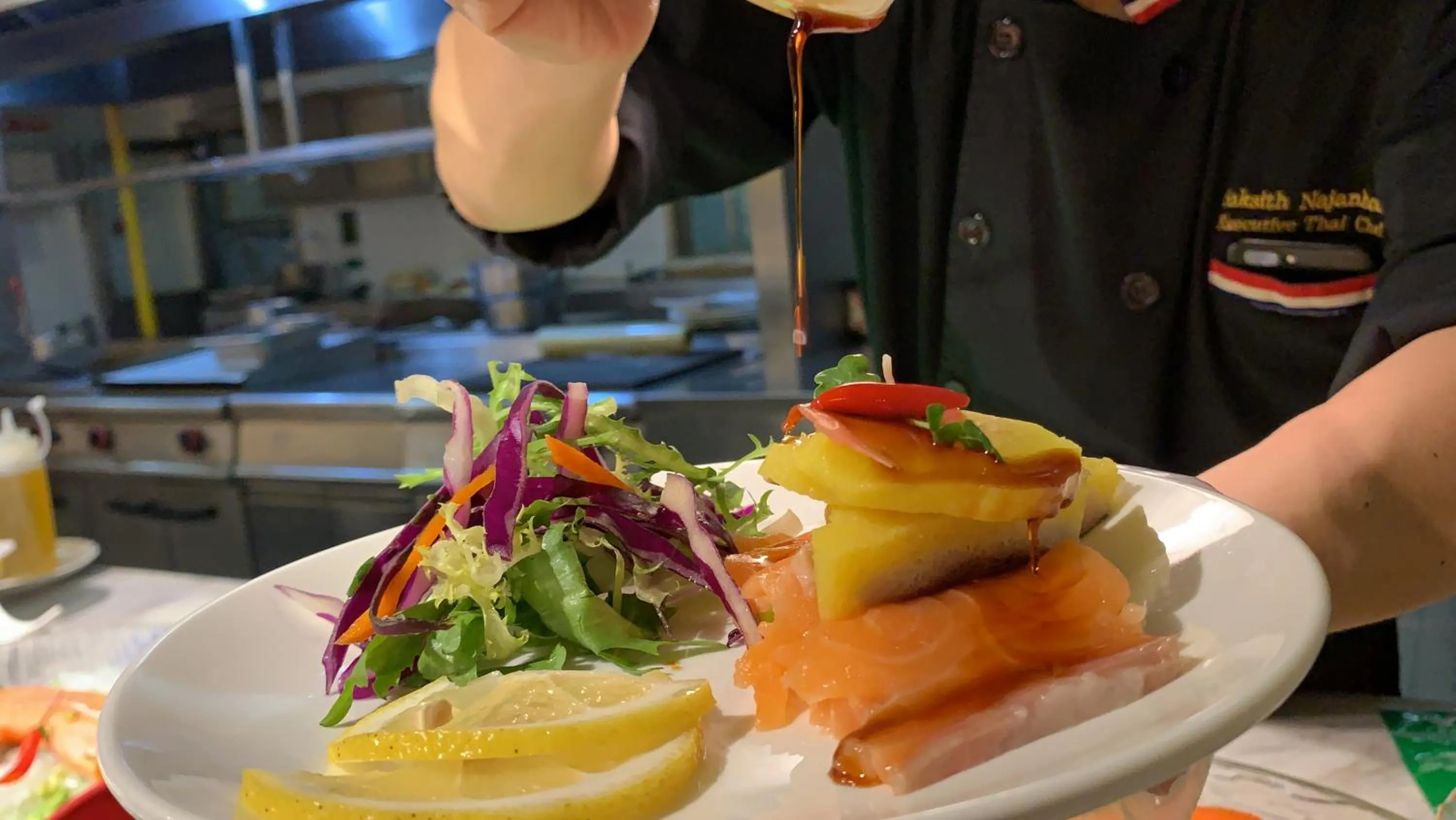 Restaurant/places to eat in Grand Mercure Hotel Hualing