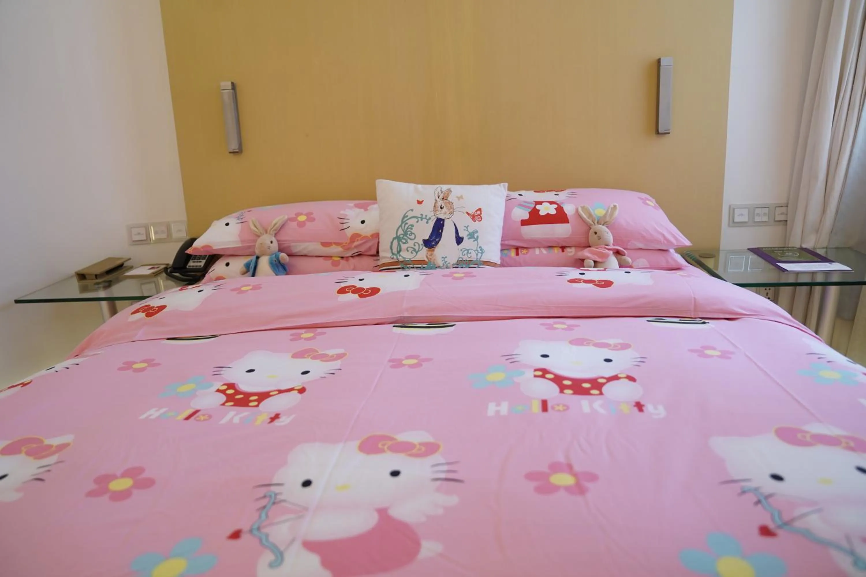 children in Grand Mercure Hotel Hualing