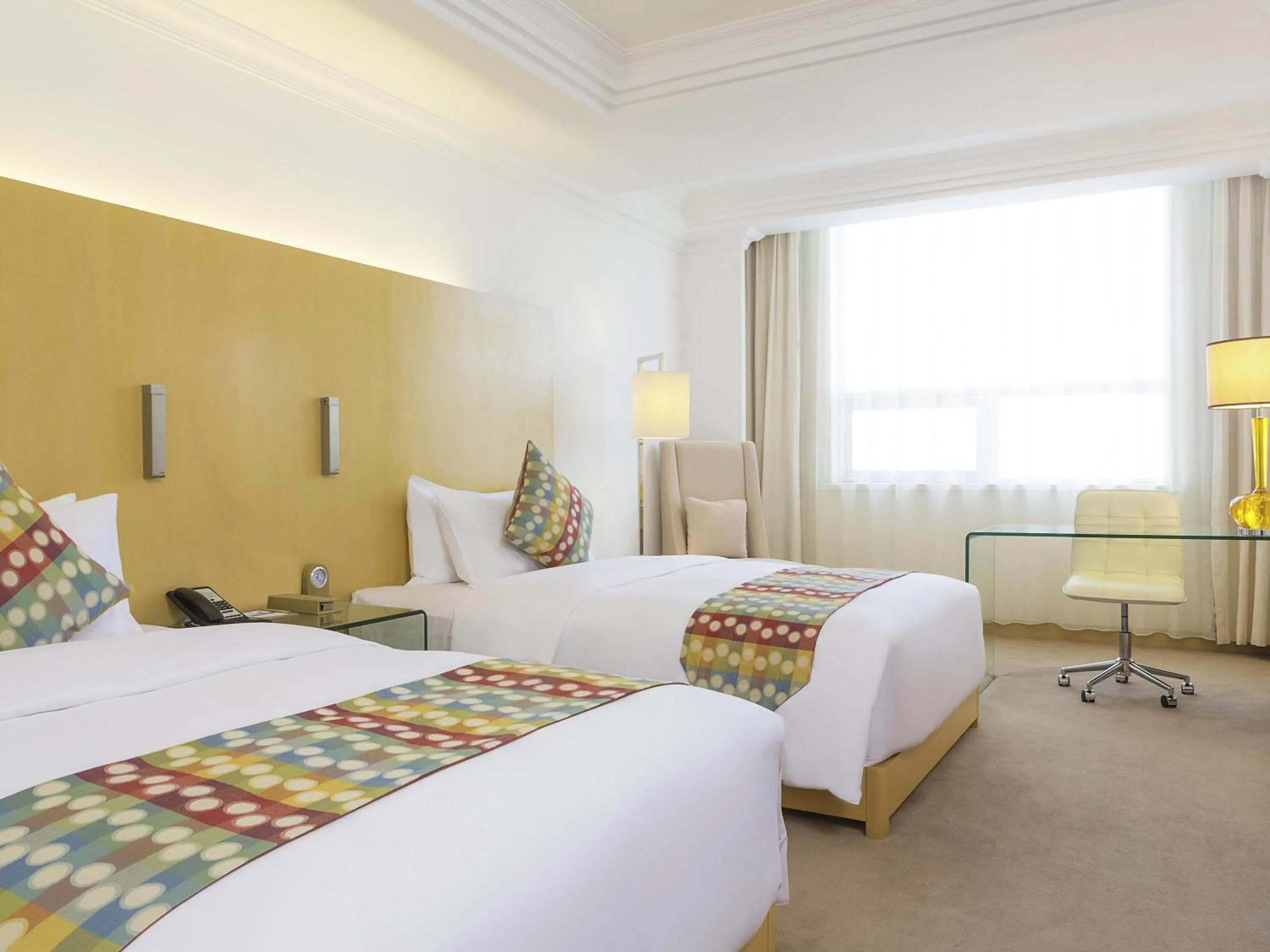 Bedroom in Grand Mercure Hotel Hualing