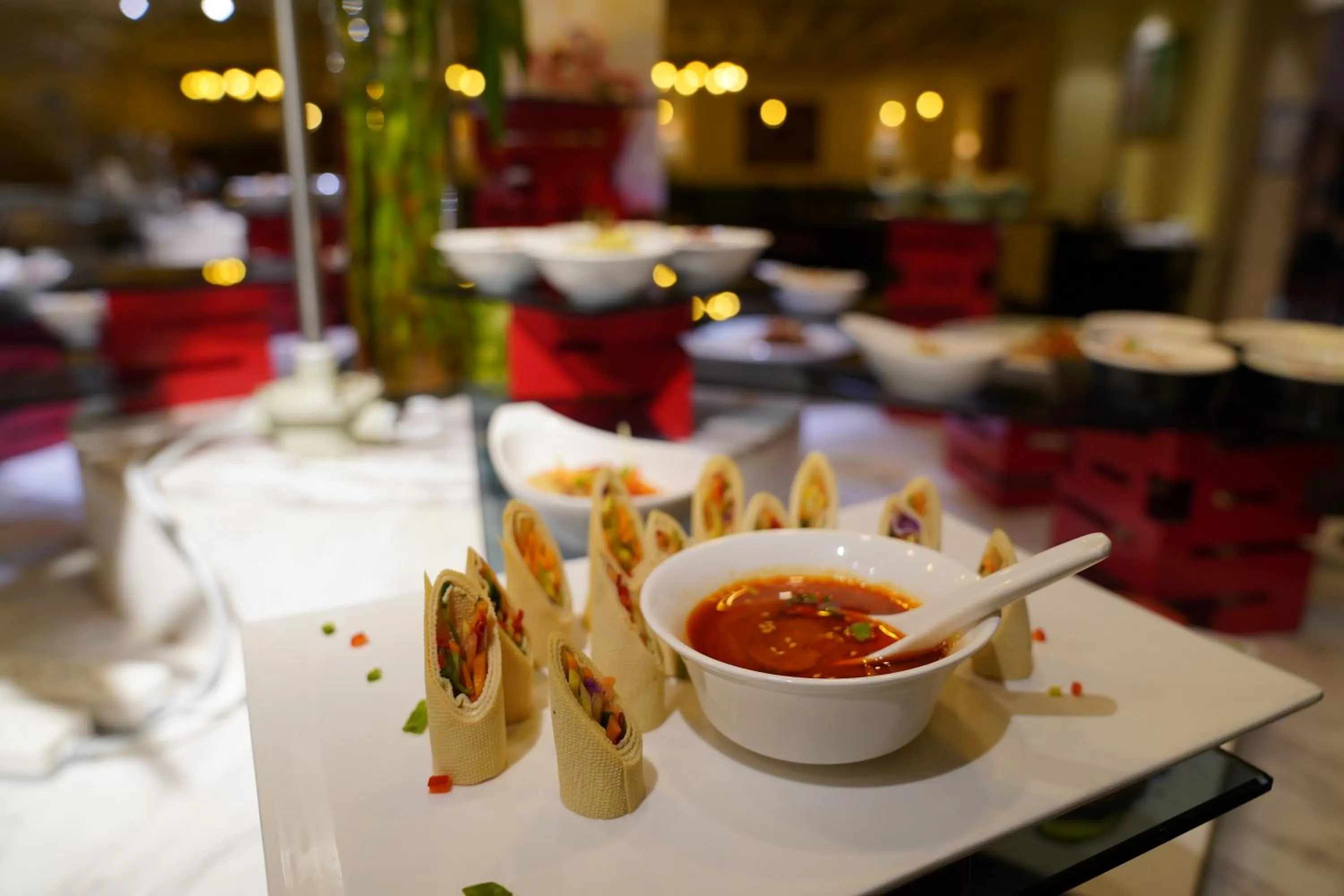 Restaurant/places to eat in Grand Mercure Hotel Hualing