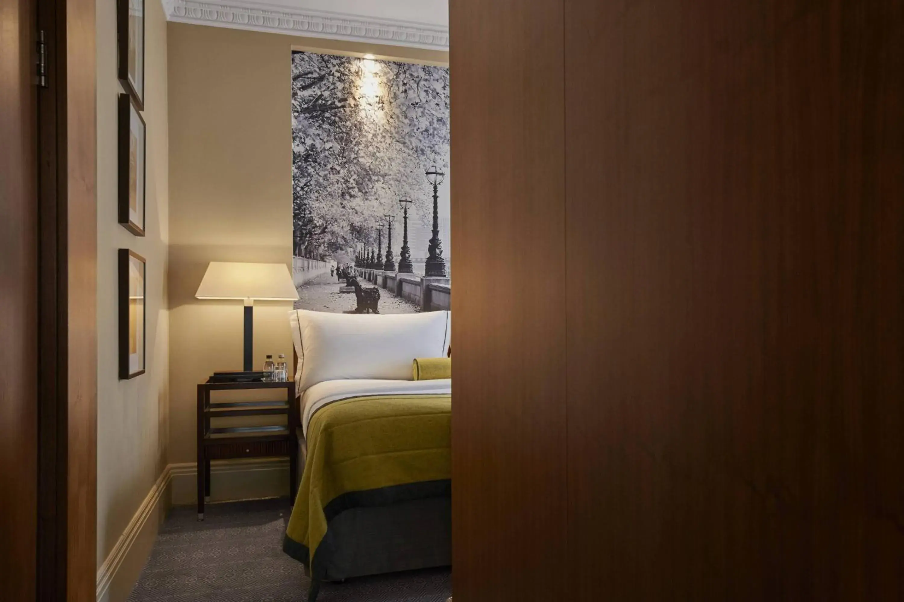 Photo of the whole room, Bed in Threadneedles, Autograph Collection Photo of the whole room, Bed in Threadneedles, Autograph Collection