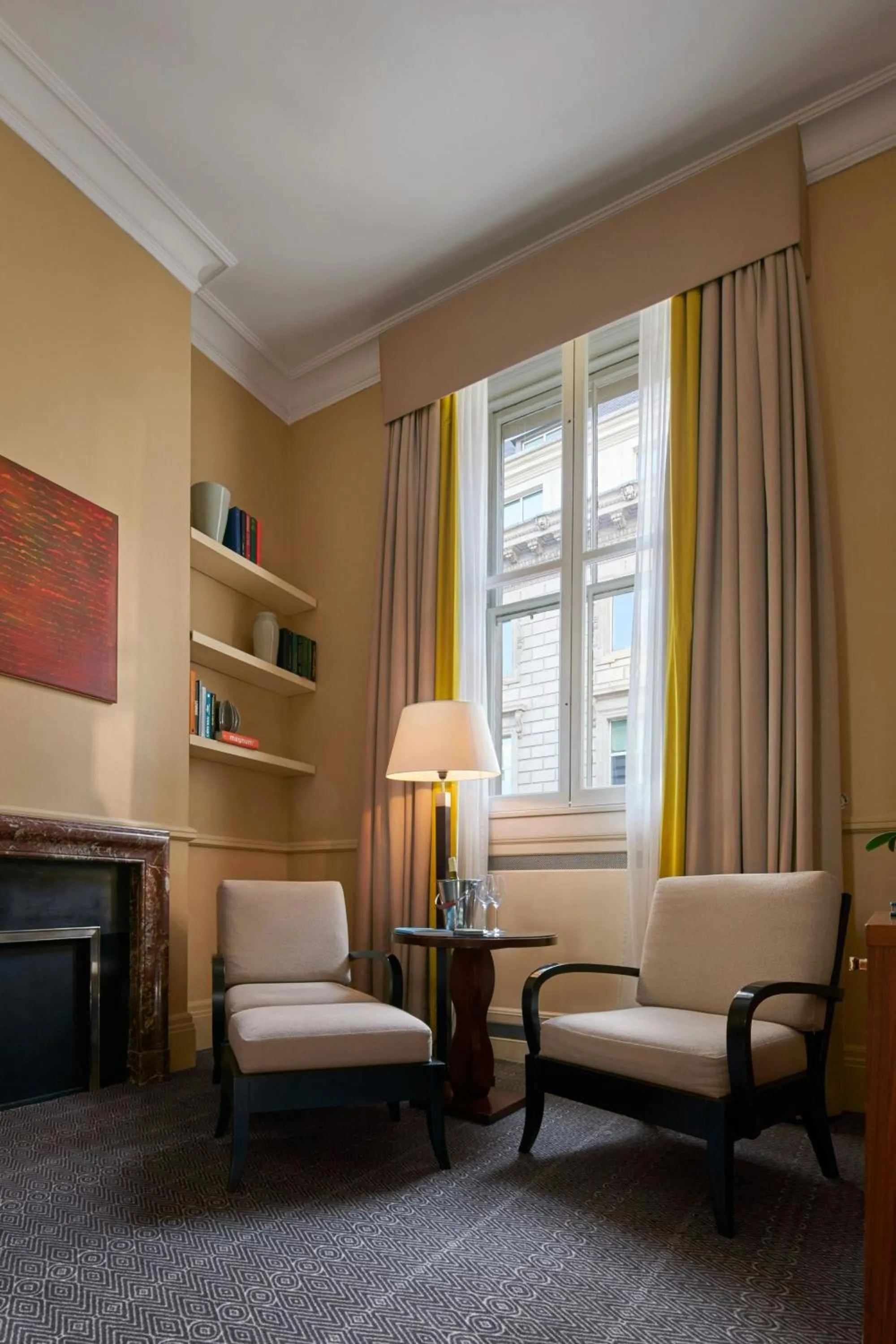 Photo of the whole room in Threadneedles, Autograph Collection