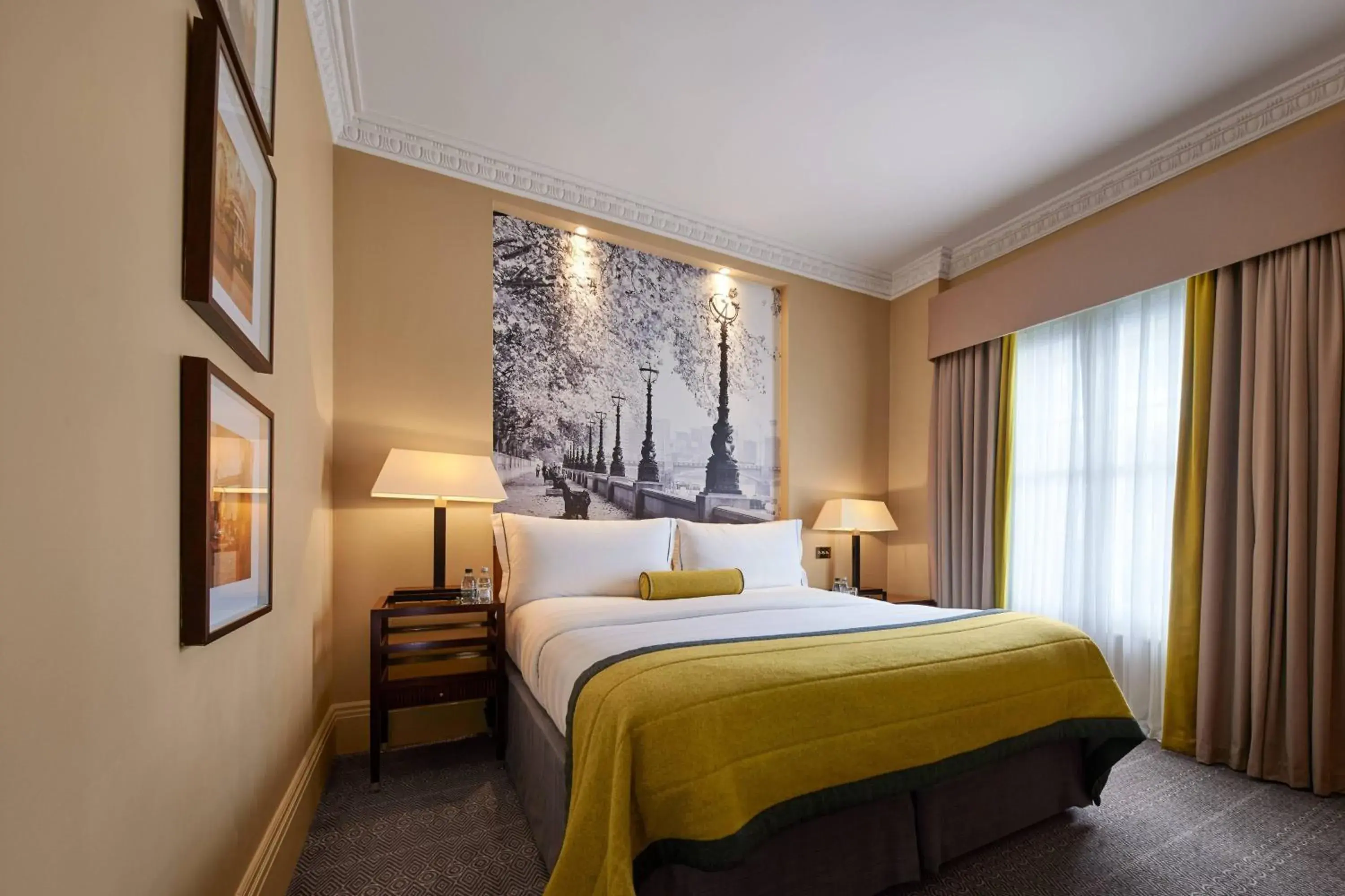 Photo of the whole room, Bed in Threadneedles, Autograph Collection Photo of the whole room, Bed in Threadneedles, Autograph Collection