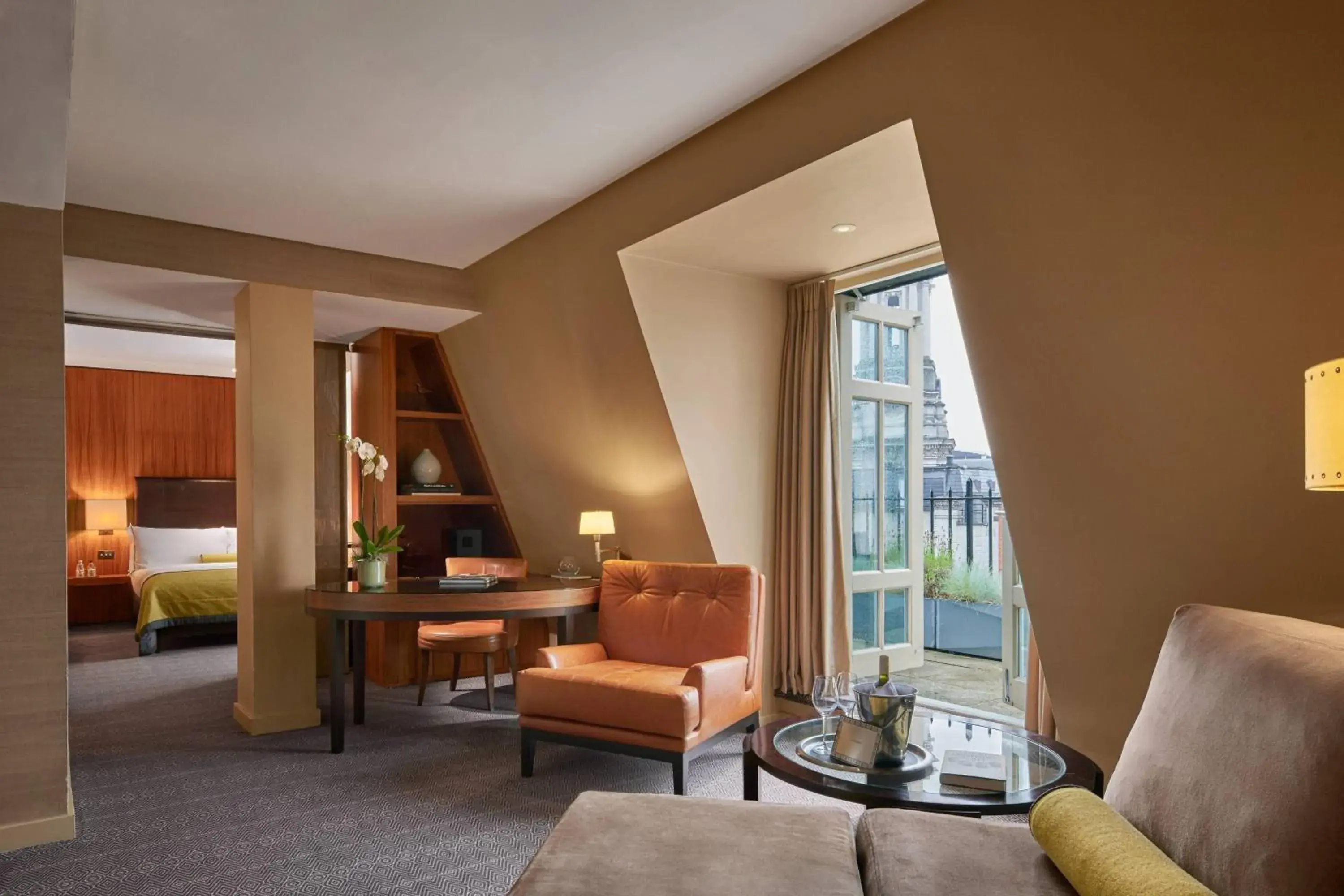 Living room, Bed in Threadneedles, Autograph Collection Living room, Bed in Threadneedles, Autograph Collection