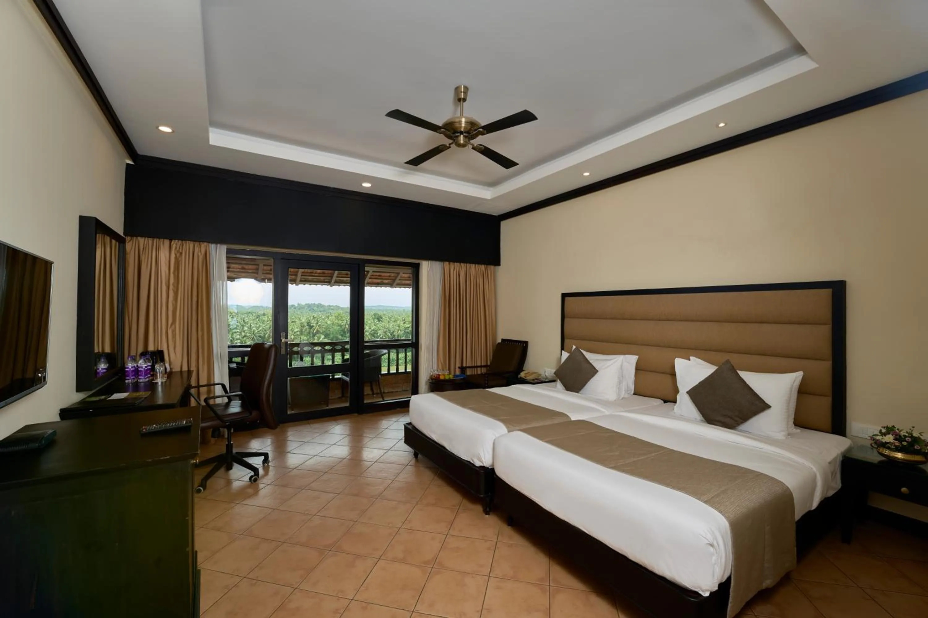 Bed in The Raviz Kadavu, Kozhikode