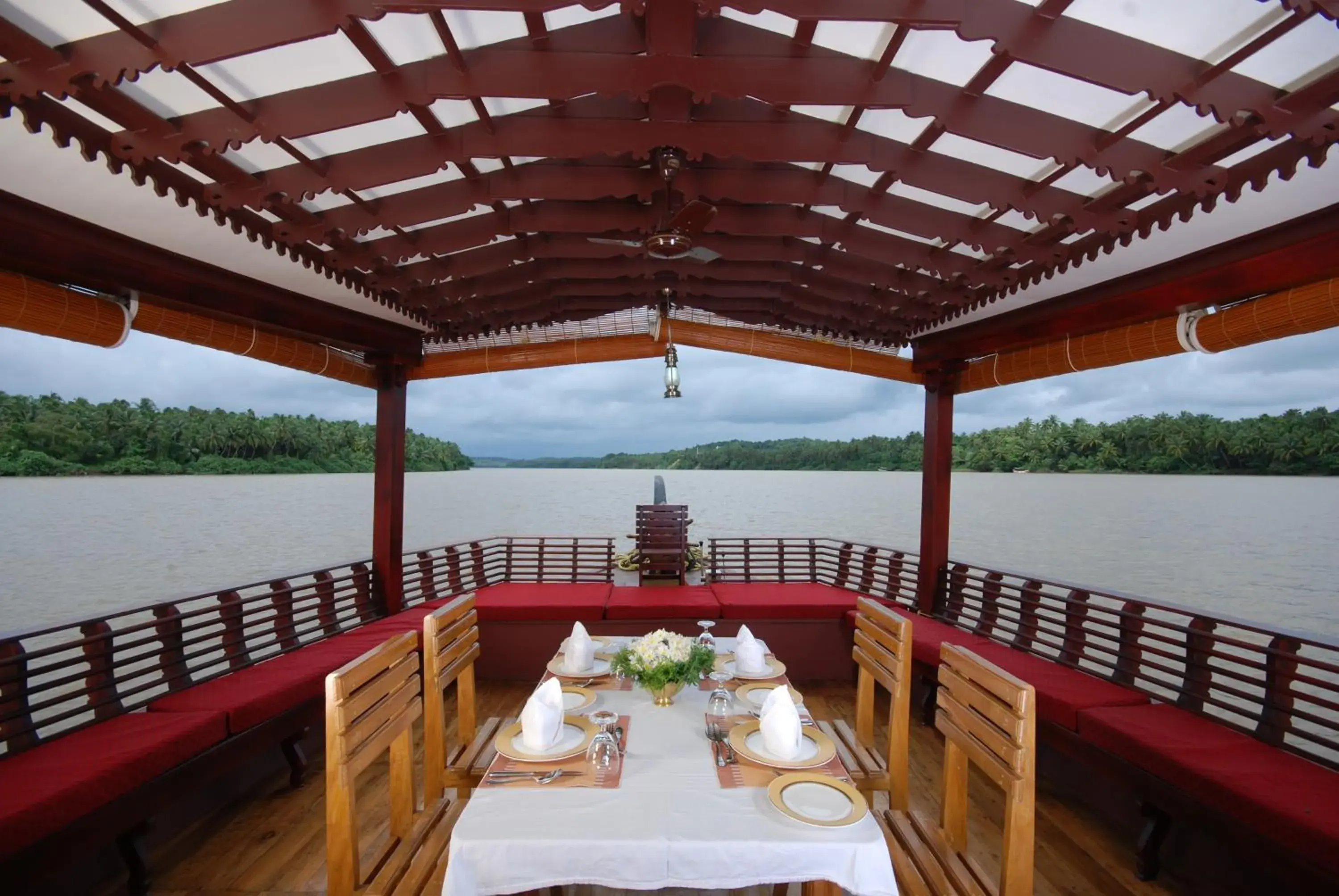 Restaurant/places to eat in The Raviz Kadavu, Kozhikode Restaurant/places to eat in The Raviz Kadavu, Kozhikode