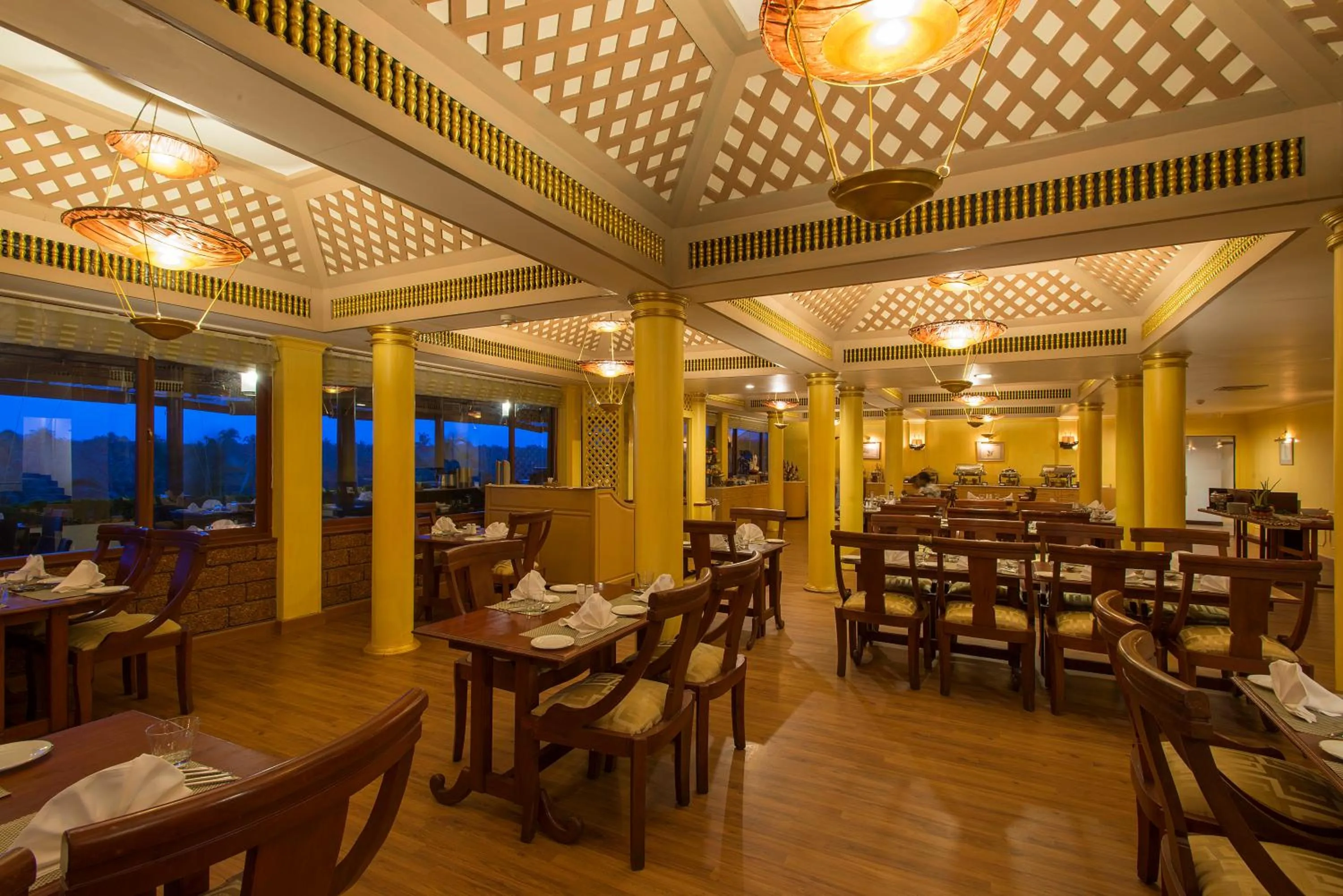 Restaurant/places to eat in The Raviz Kadavu, Kozhikode