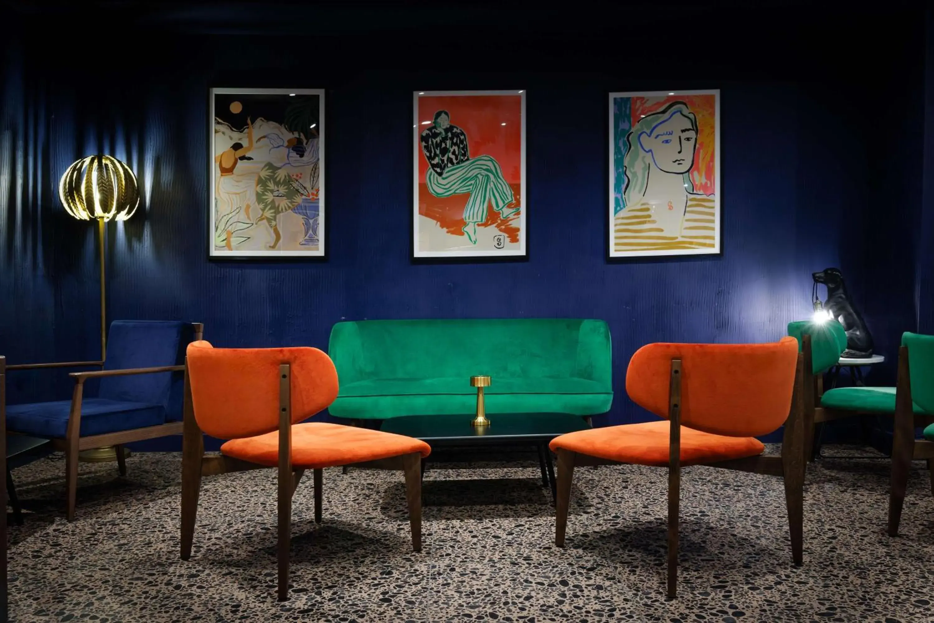 Lounge or bar in Hilton Cobham Lounge or bar in Hilton Cobham