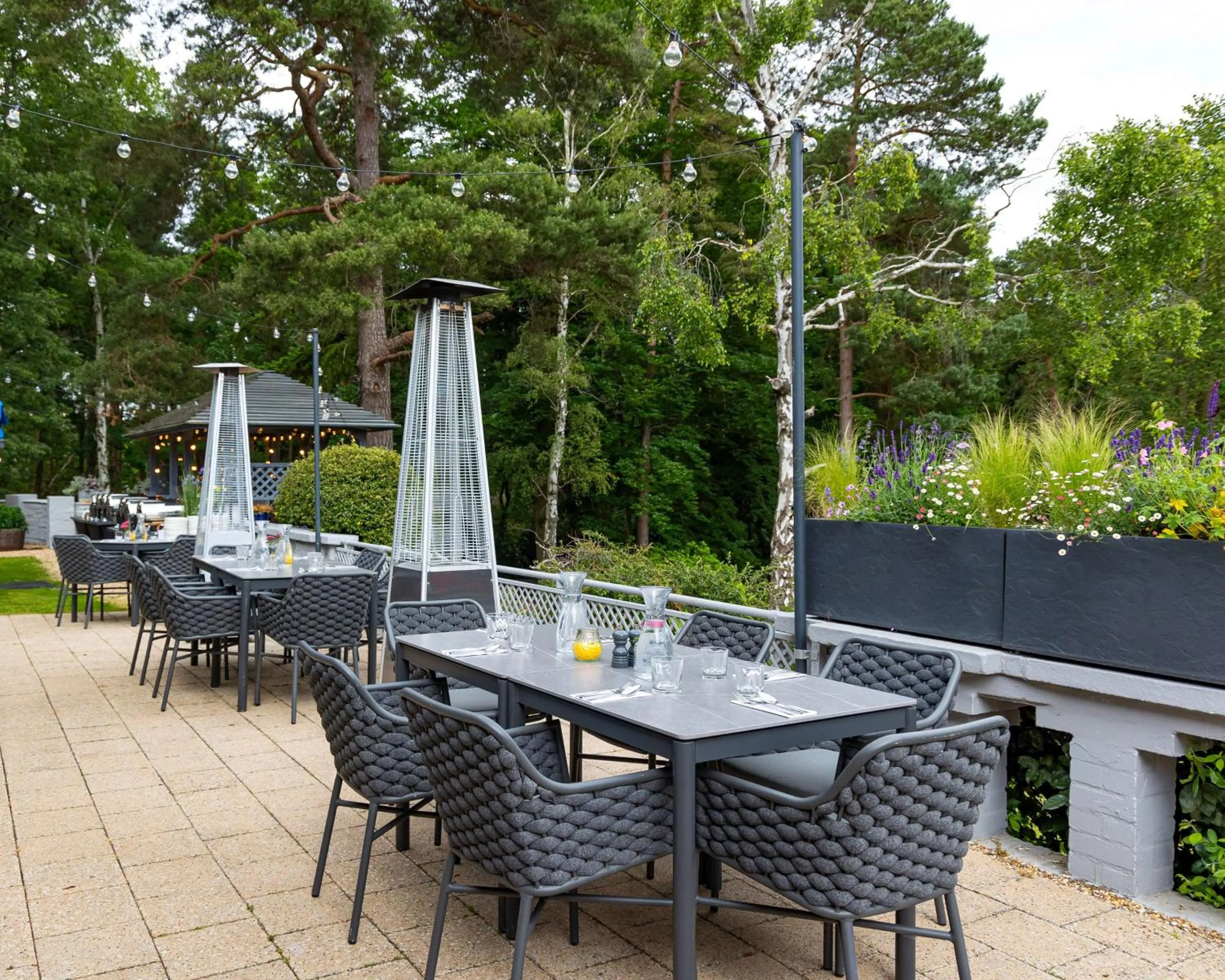 Restaurant/places to eat in Hilton Cobham
