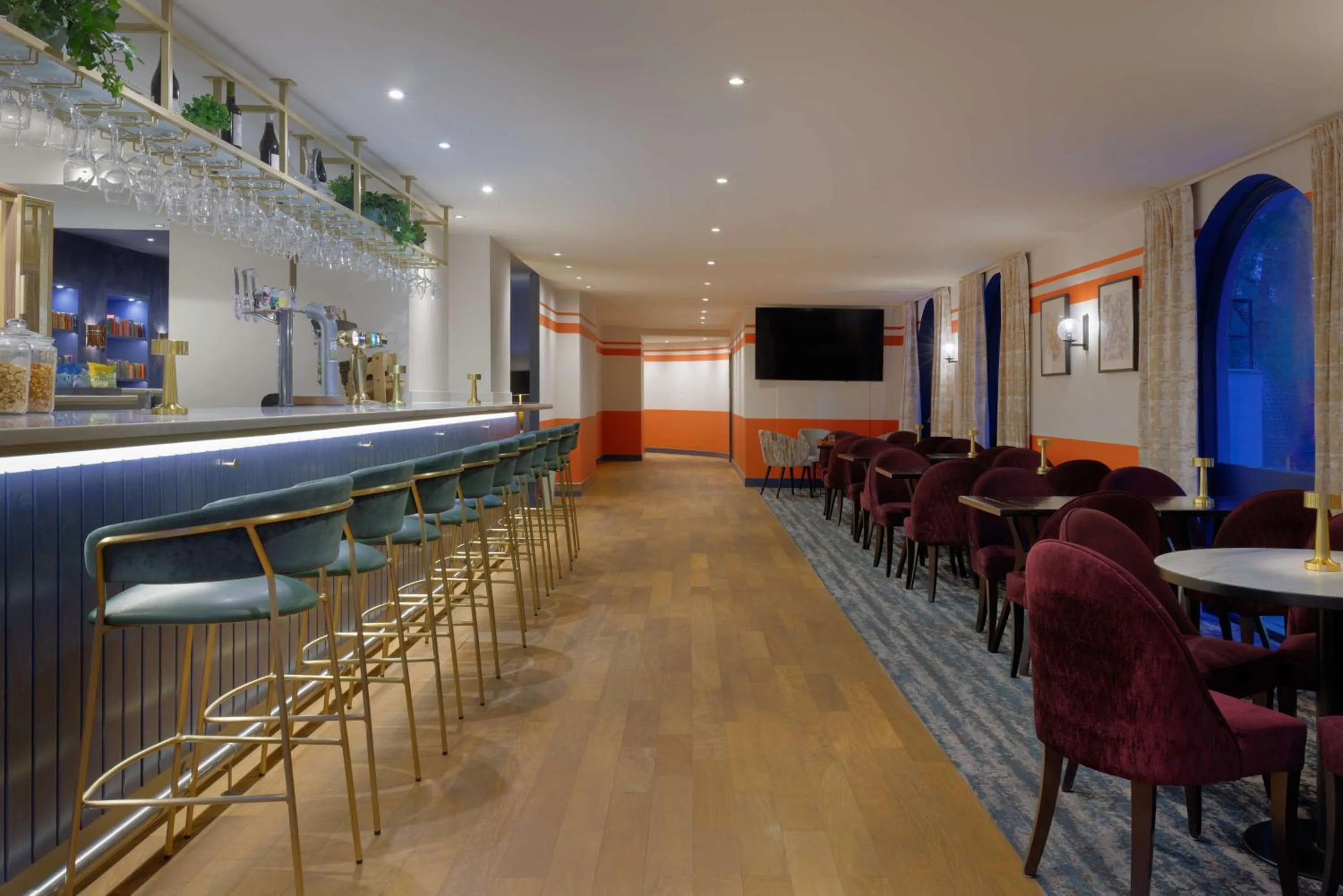 Lounge or bar in Hilton Cobham