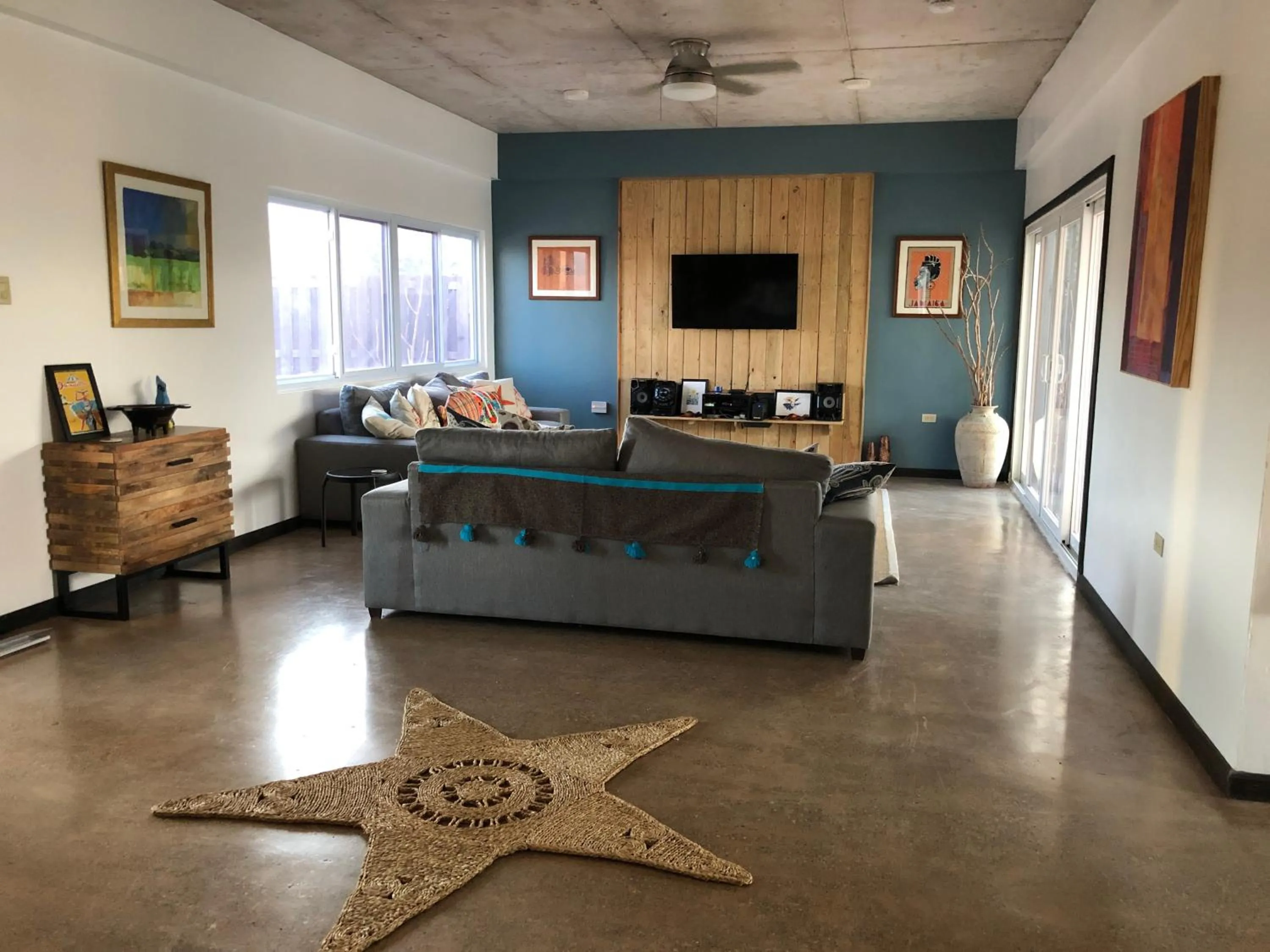 Living room in Turtles Nest Villa