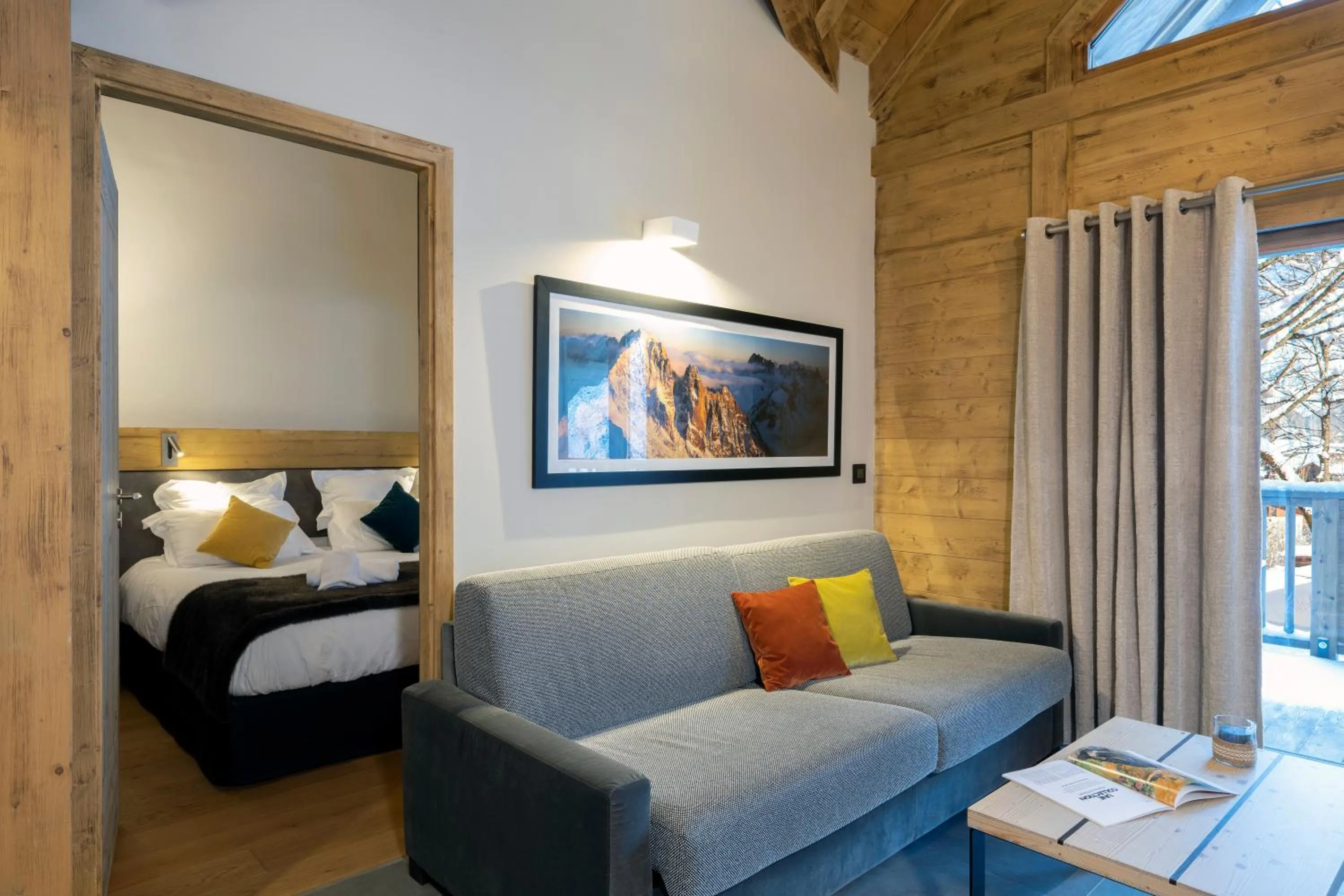 Living room, Bed in MGM Hôtels & Résidences - Résidence Chalets Elena