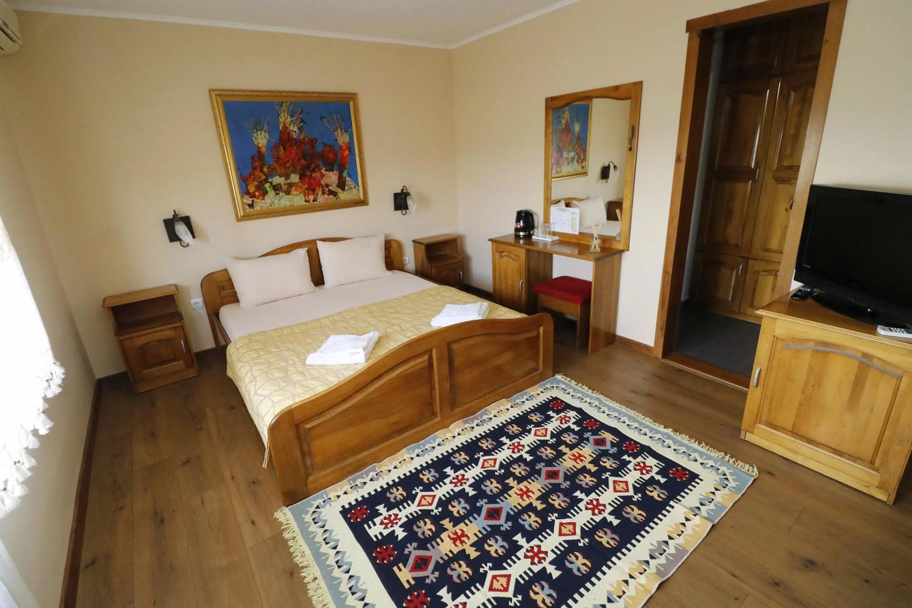 TV and multimedia, Bed in Family Hotel Arbanashka Sreshta