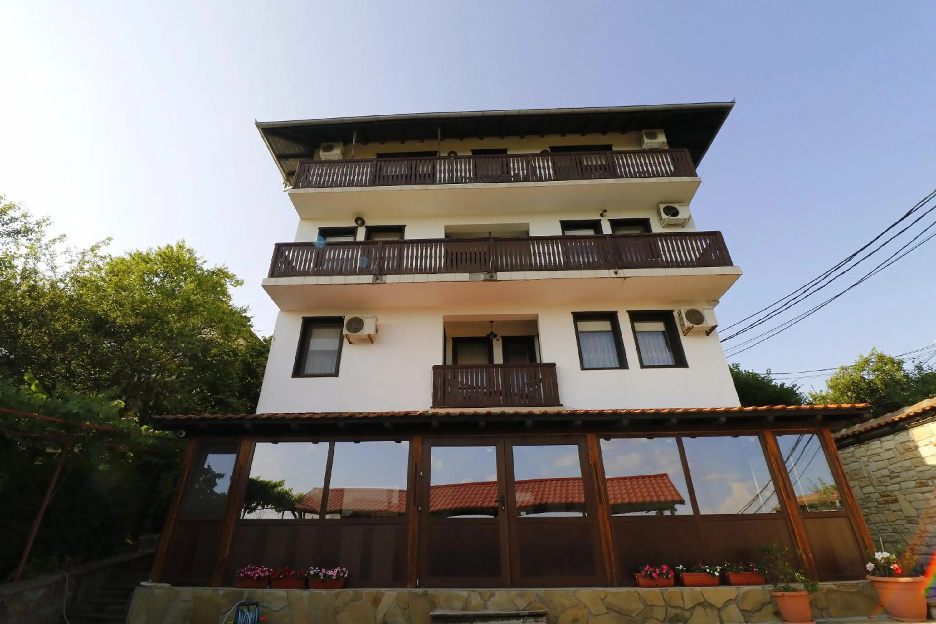 Property building in Family Hotel Arbanashka Sreshta
