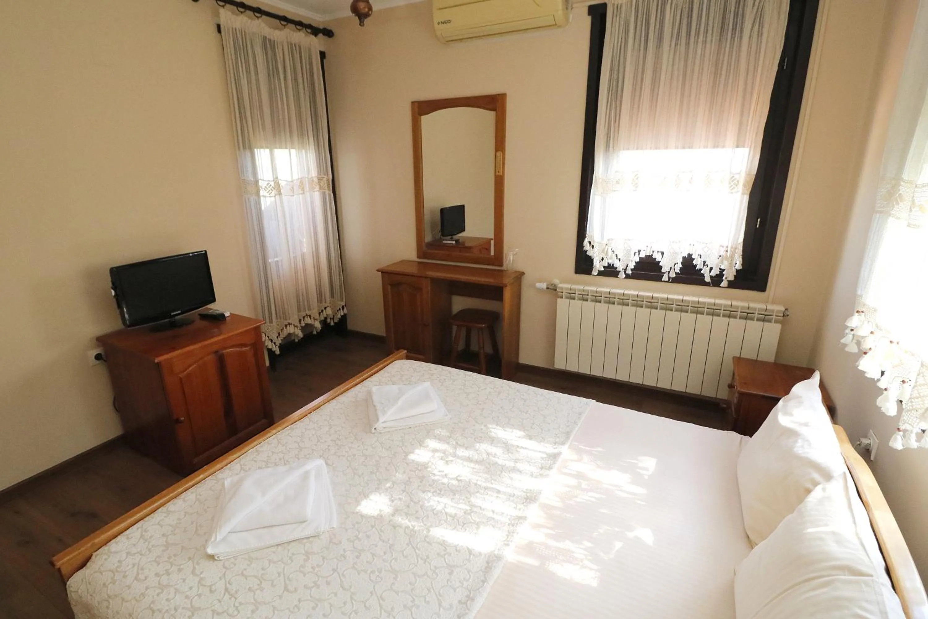 Bedroom, Bed in Family Hotel Arbanashka Sreshta