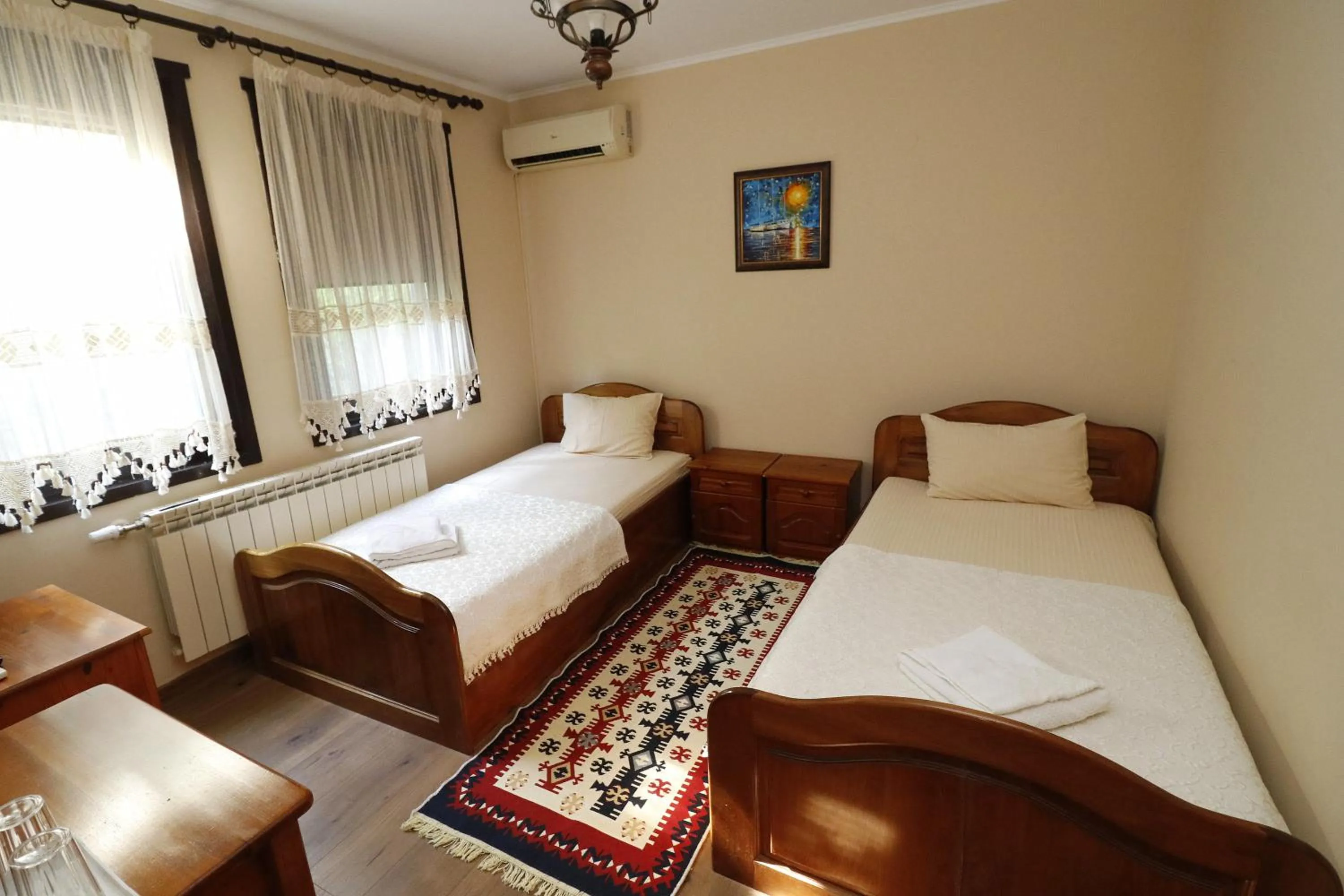 TV and multimedia, Bed in Family Hotel Arbanashka Sreshta