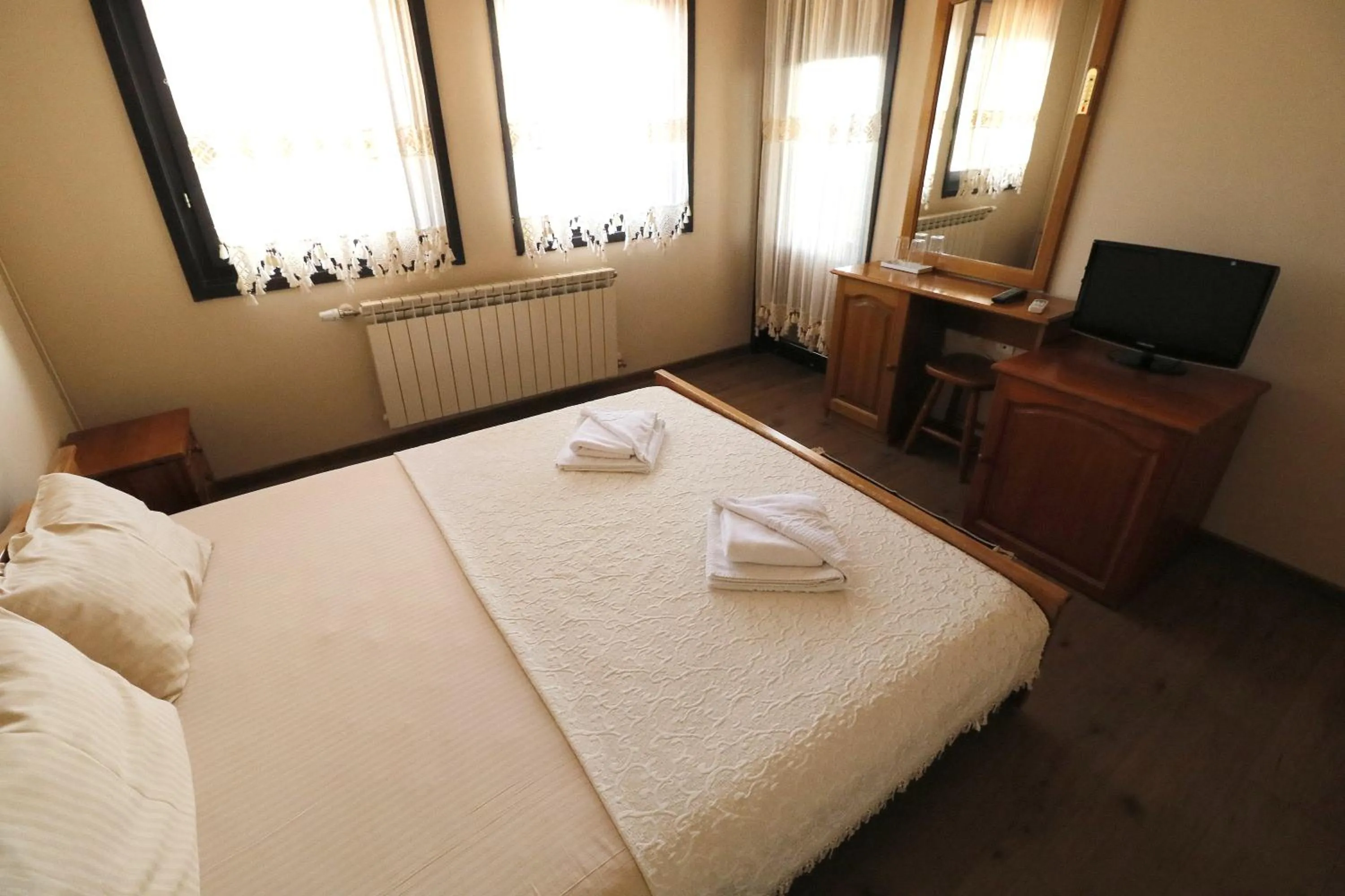 Bedroom, Bed in Family Hotel Arbanashka Sreshta