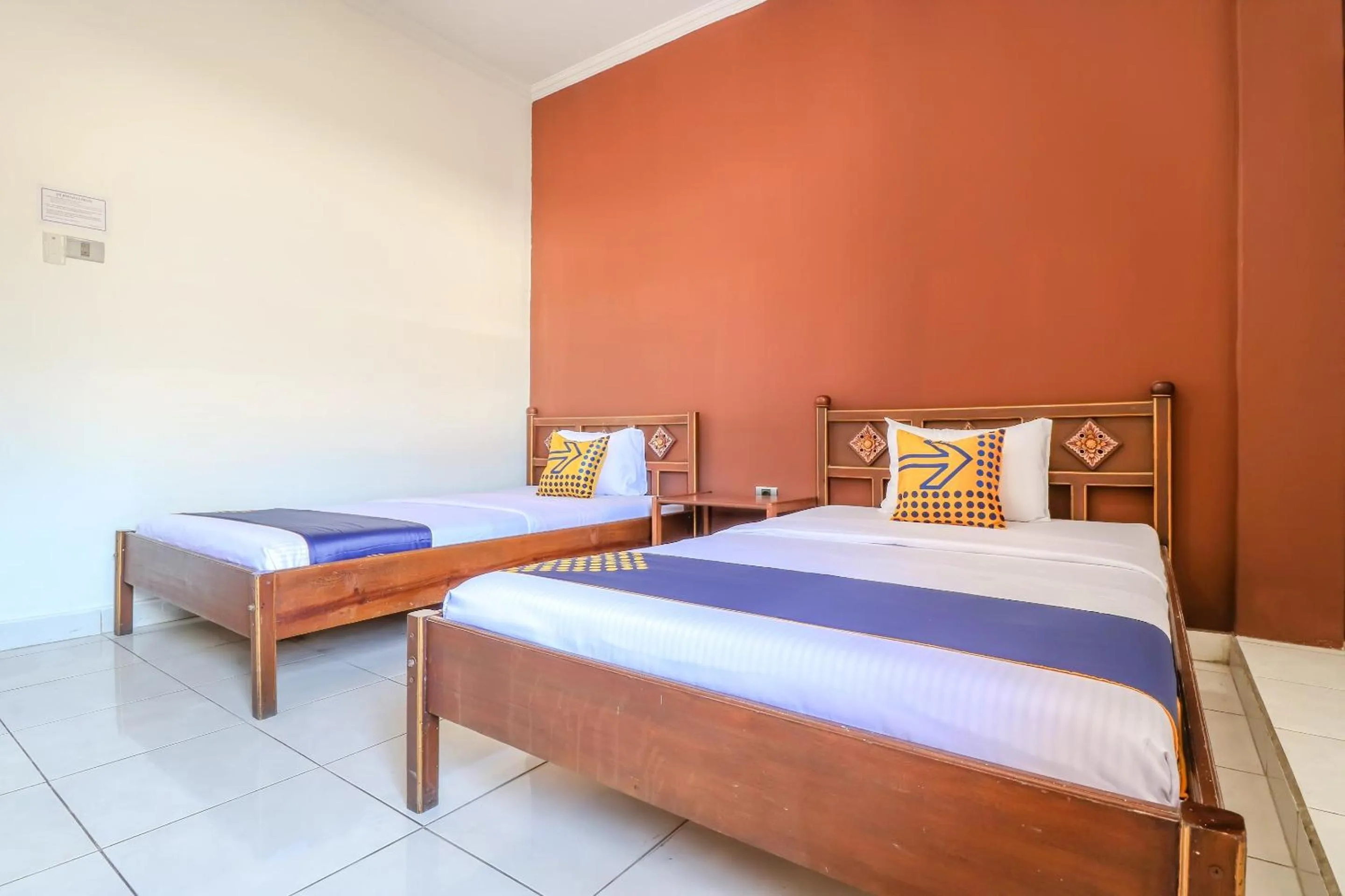 Bedroom in OYO 1927 Hotel Candra Adigraha