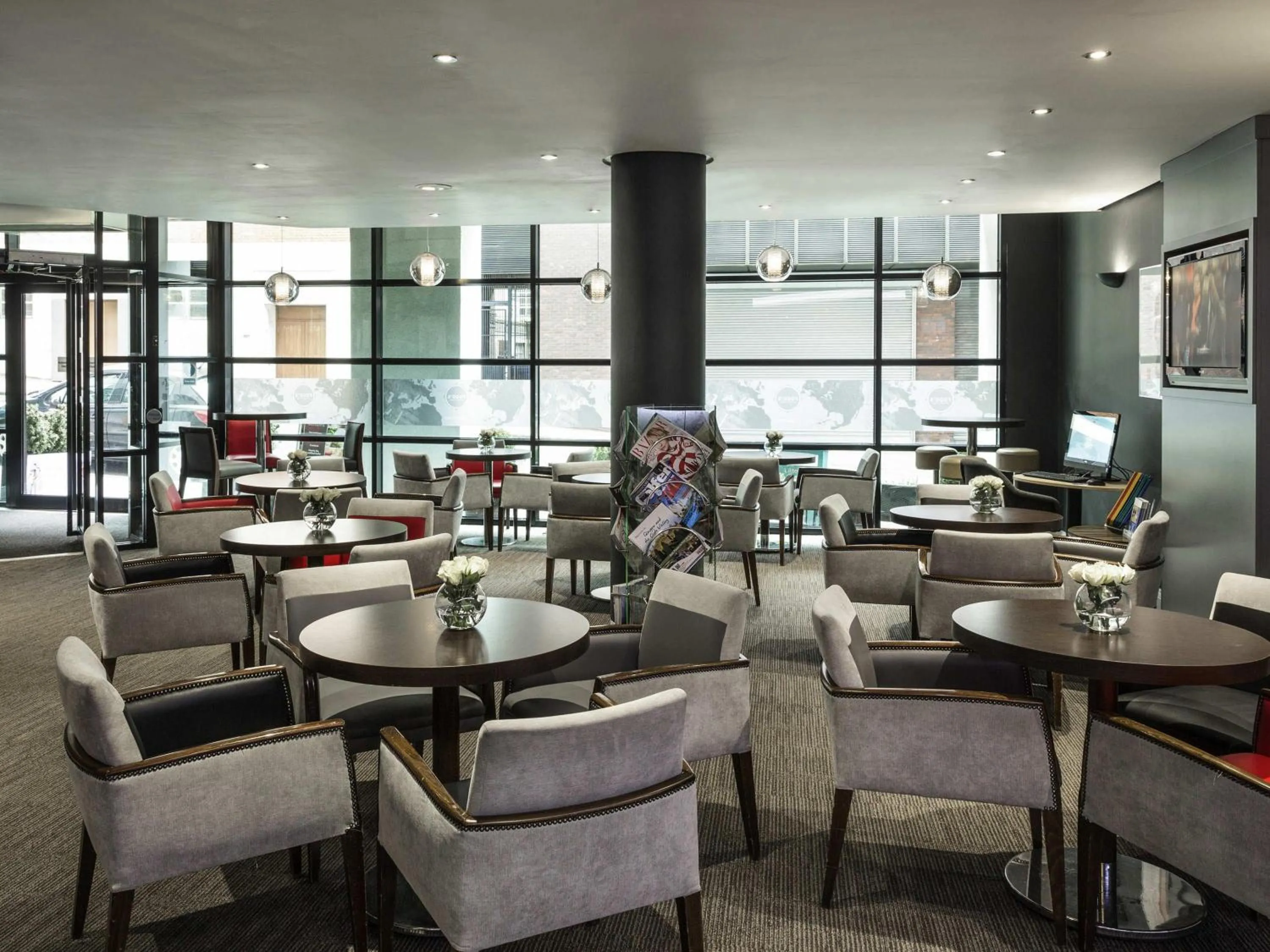 Lounge or bar in ibis Glasgow City Centre – Sauchiehall St