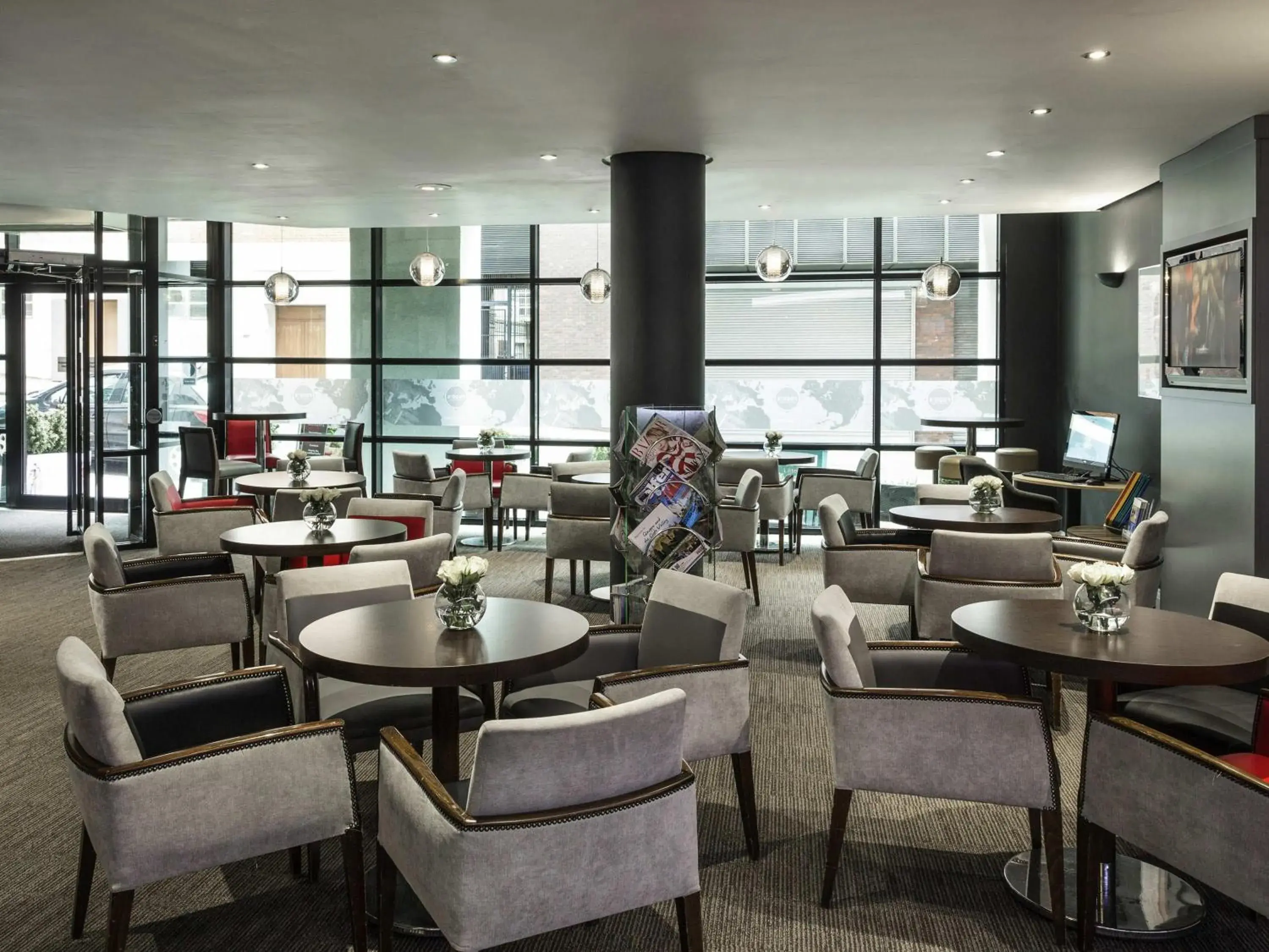 Lounge or bar in ibis Glasgow City Centre – Sauchiehall St Lounge or bar in ibis Glasgow City Centre – Sauchiehall St