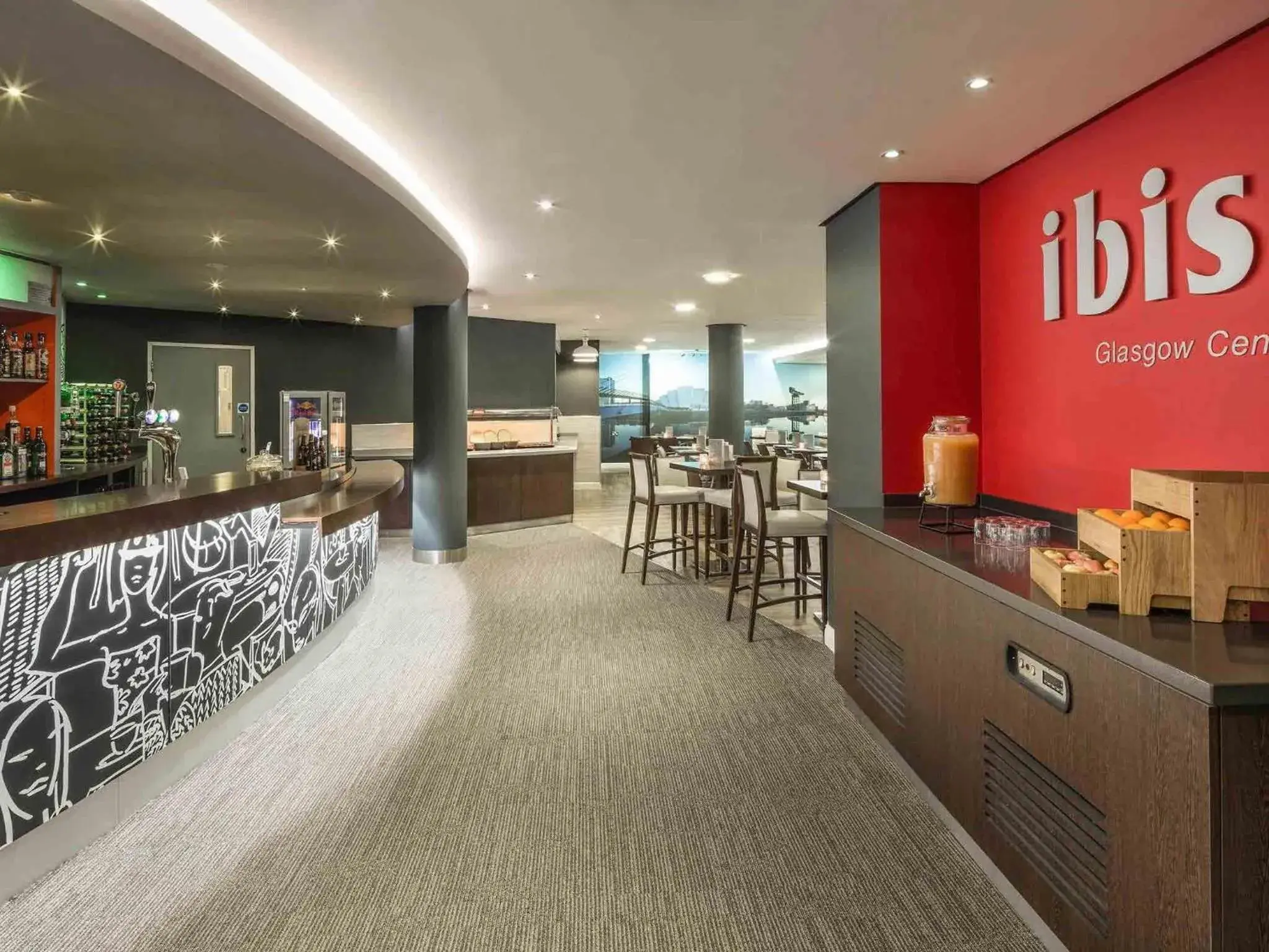 Lounge or bar in ibis Glasgow City Centre – Sauchiehall St Lounge or bar in ibis Glasgow City Centre – Sauchiehall St