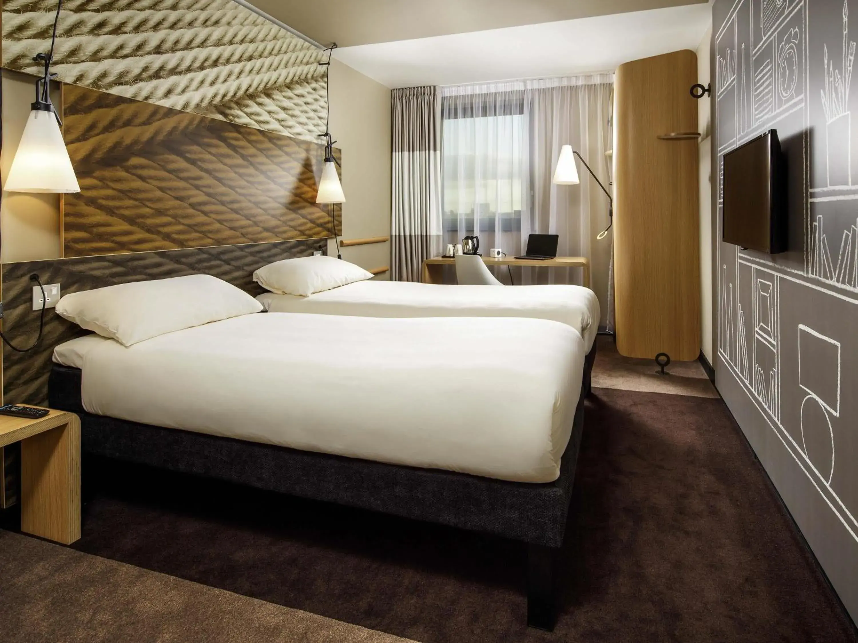 Bedroom, Bed in ibis Glasgow City Centre – Sauchiehall St Bedroom, Bed in ibis Glasgow City Centre – Sauchiehall St