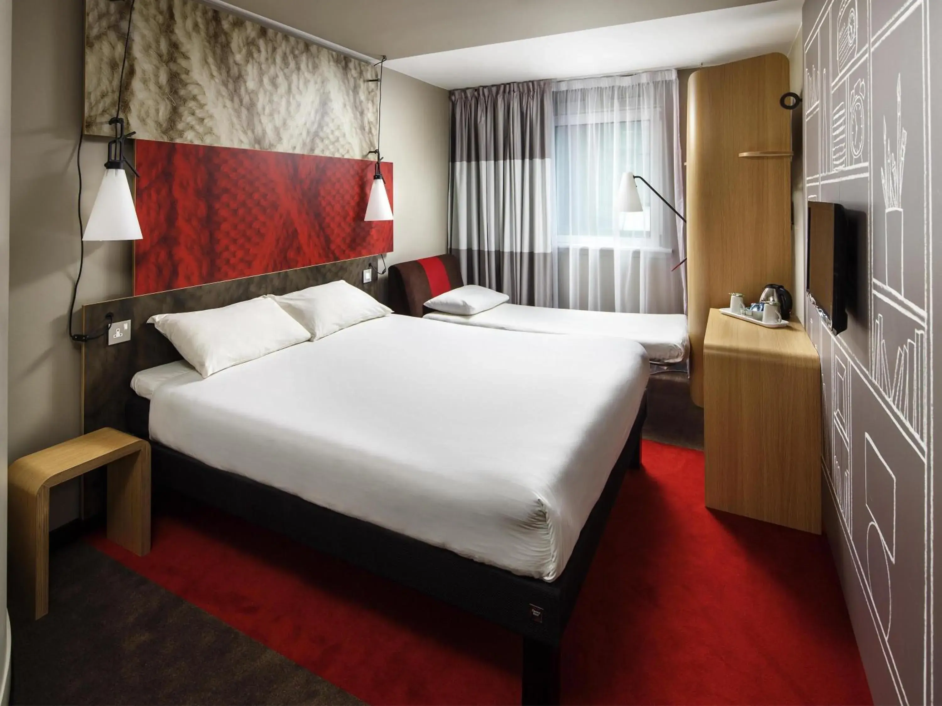 Bedroom, Bed in ibis Glasgow City Centre – Sauchiehall St Bedroom, Bed in ibis Glasgow City Centre – Sauchiehall St