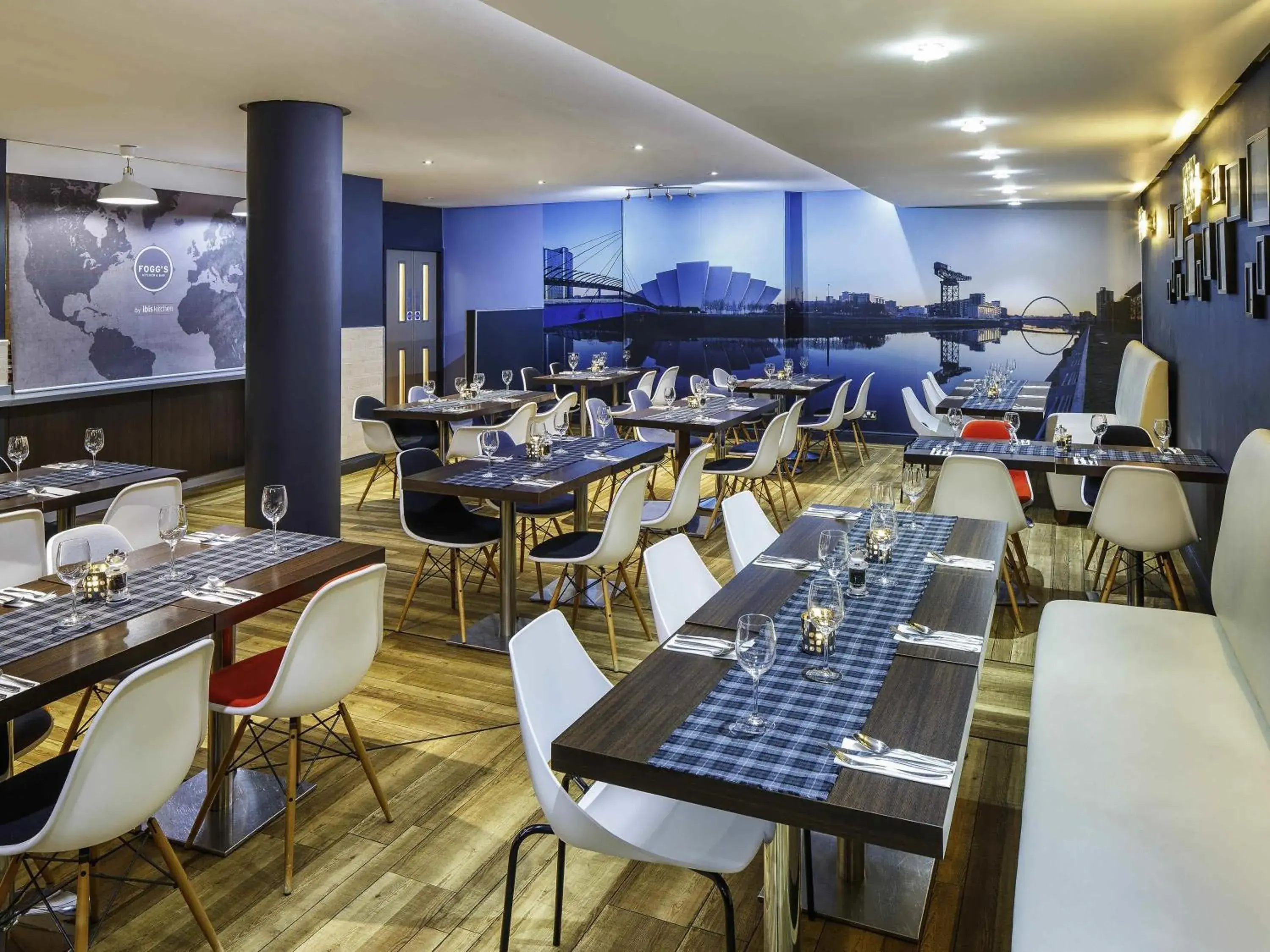 Lounge or bar in ibis Glasgow City Centre – Sauchiehall St Lounge or bar in ibis Glasgow City Centre – Sauchiehall St