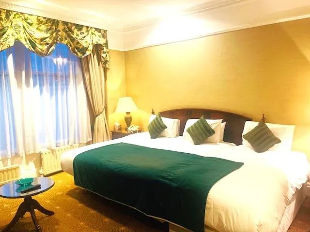 Bed in The Colonnade