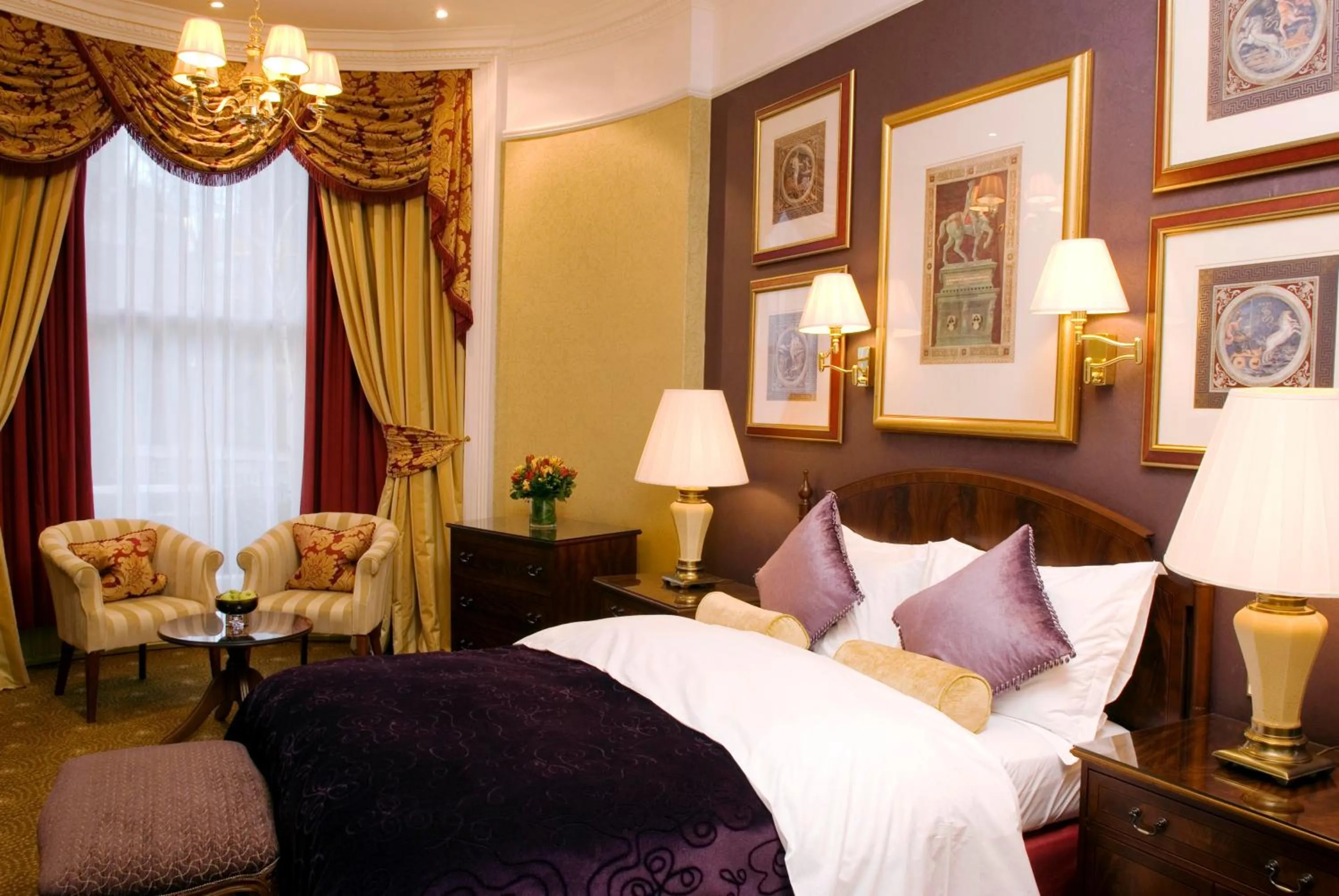 Bed in The Colonnade