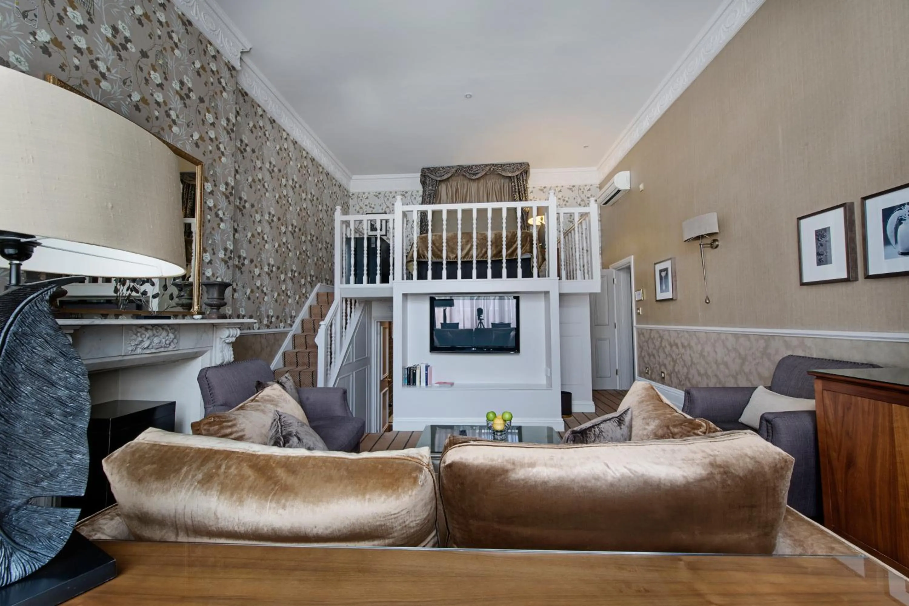 TV and multimedia in The Colonnade