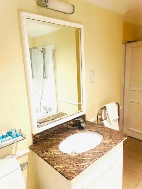 Bathroom in The Colonnade