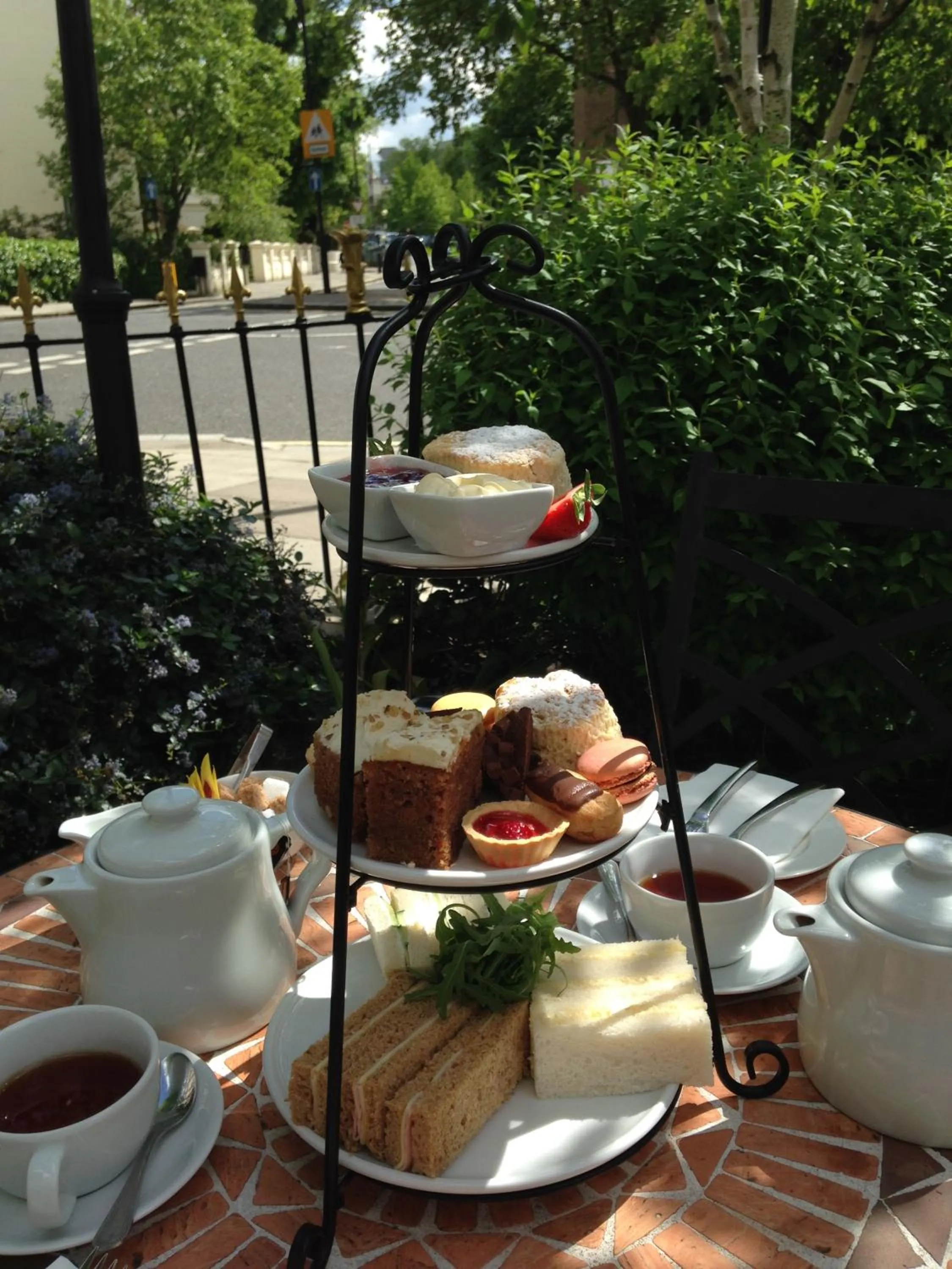 Restaurant/places to eat in The Colonnade