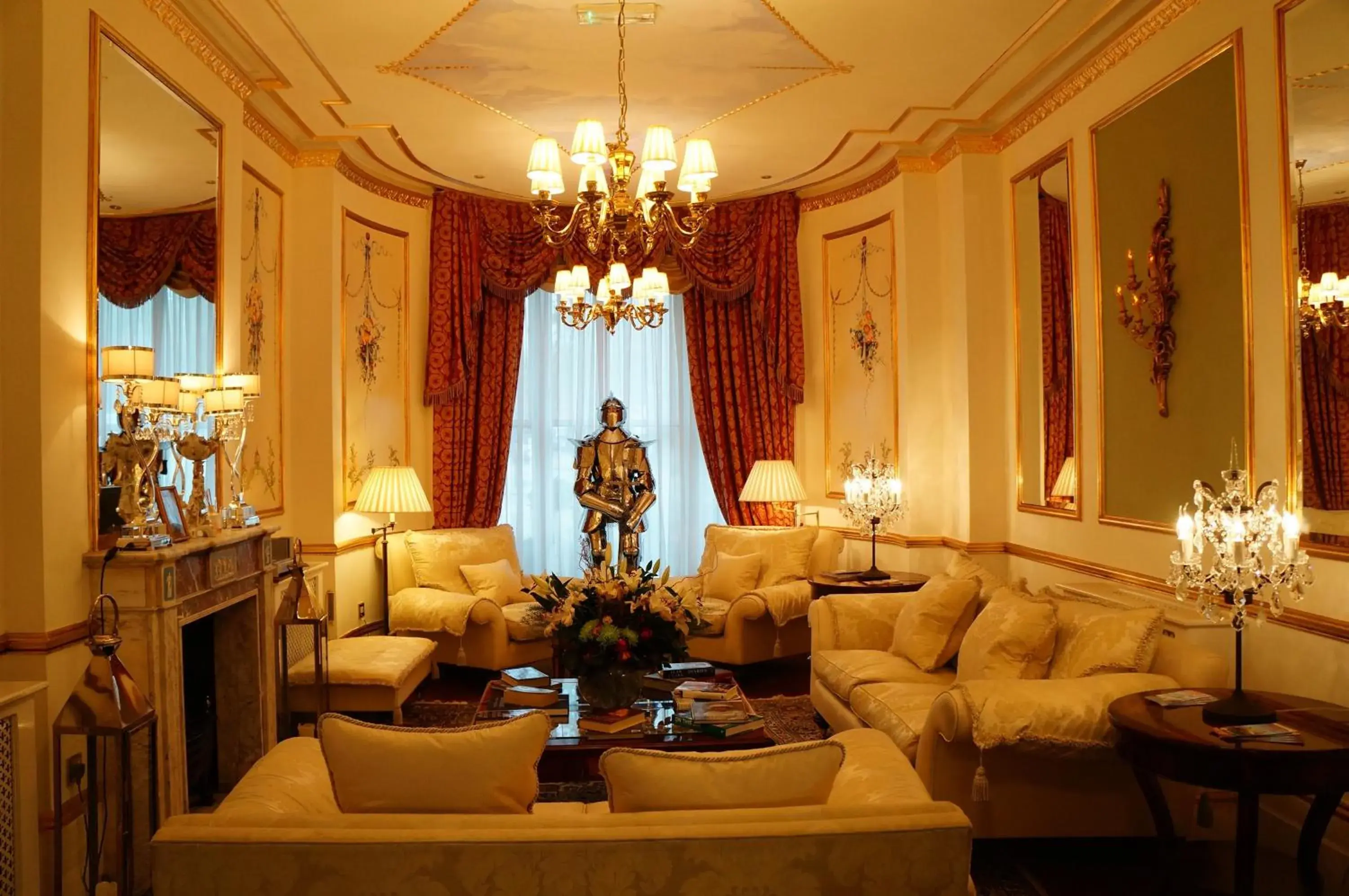 Lounge or bar in The Colonnade Lounge or bar in The Colonnade