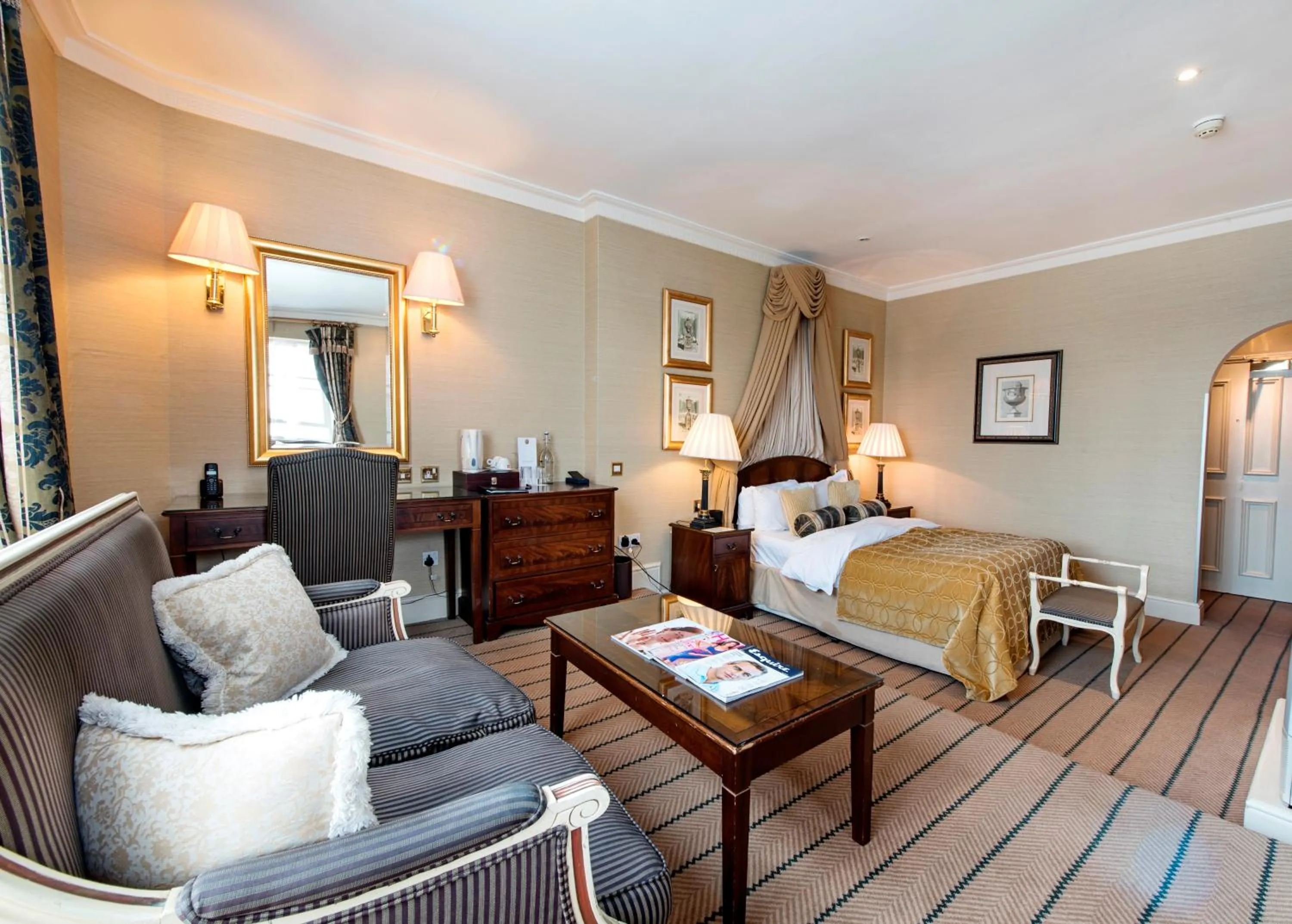 Photo of the whole room, Bed in The Colonnade