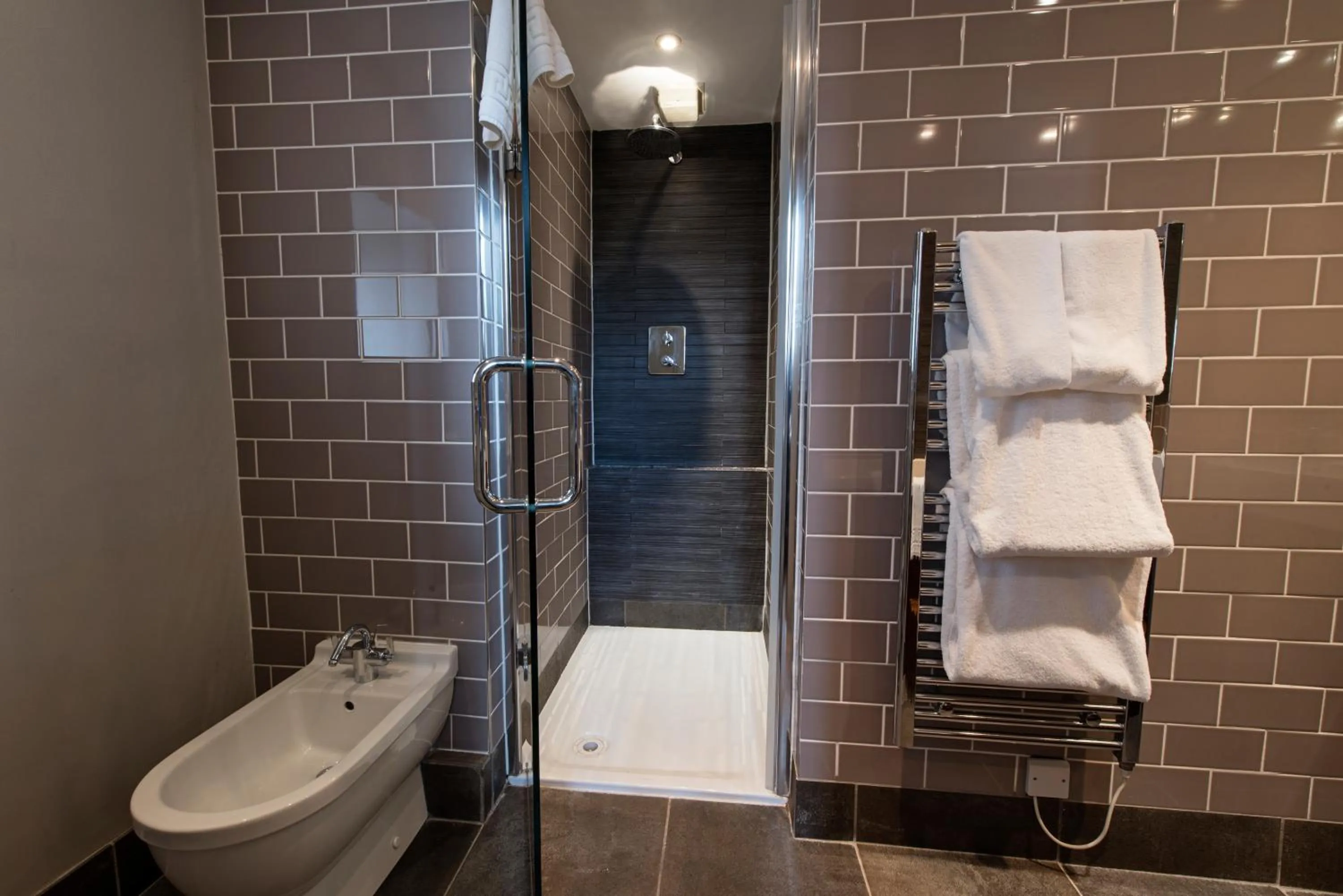 Shower in The Colonnade