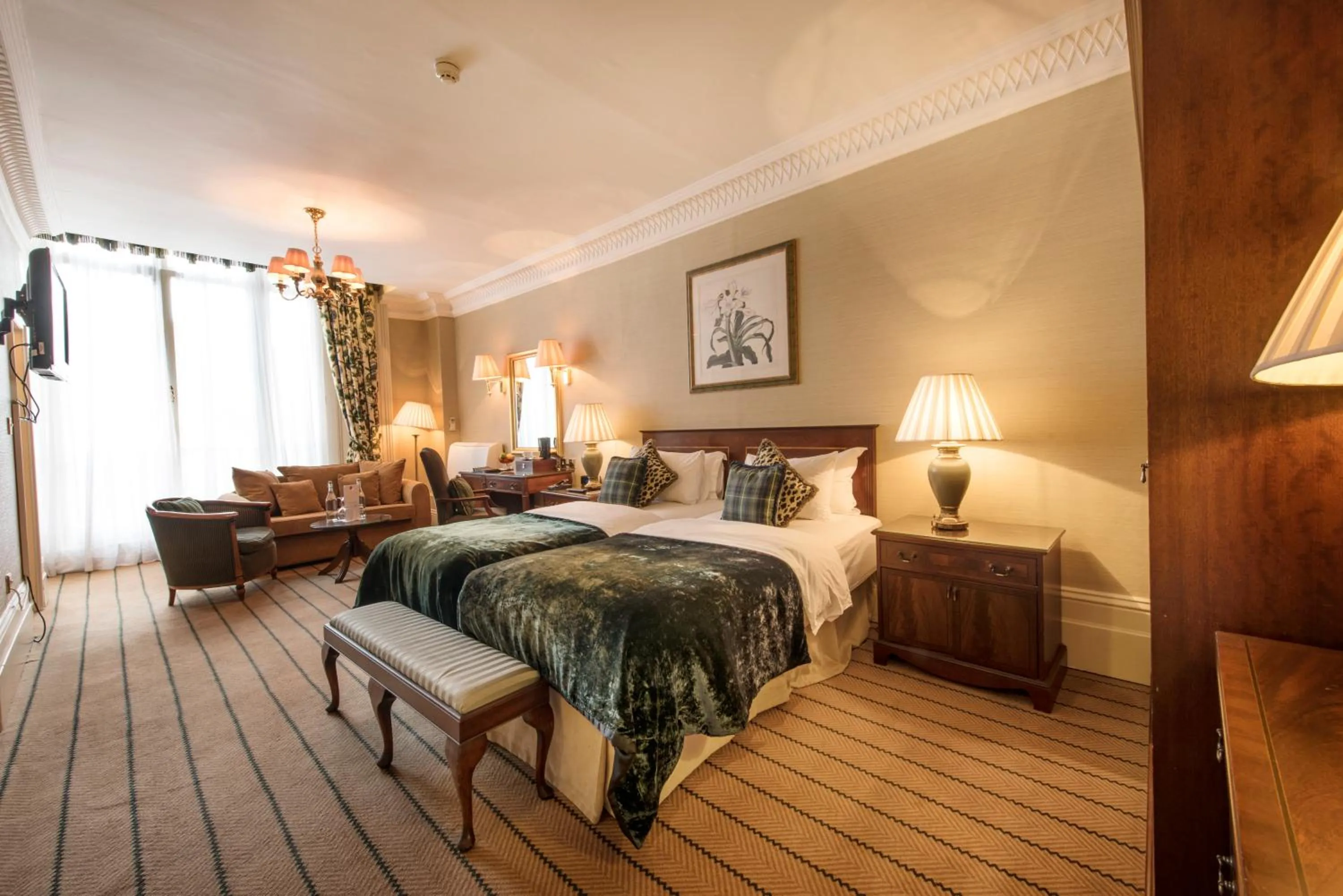 Photo of the whole room, Bed in The Colonnade